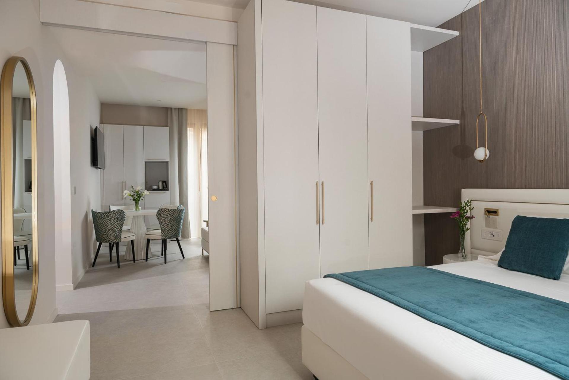 Deluxe Suite with Spa Bath photo 1
