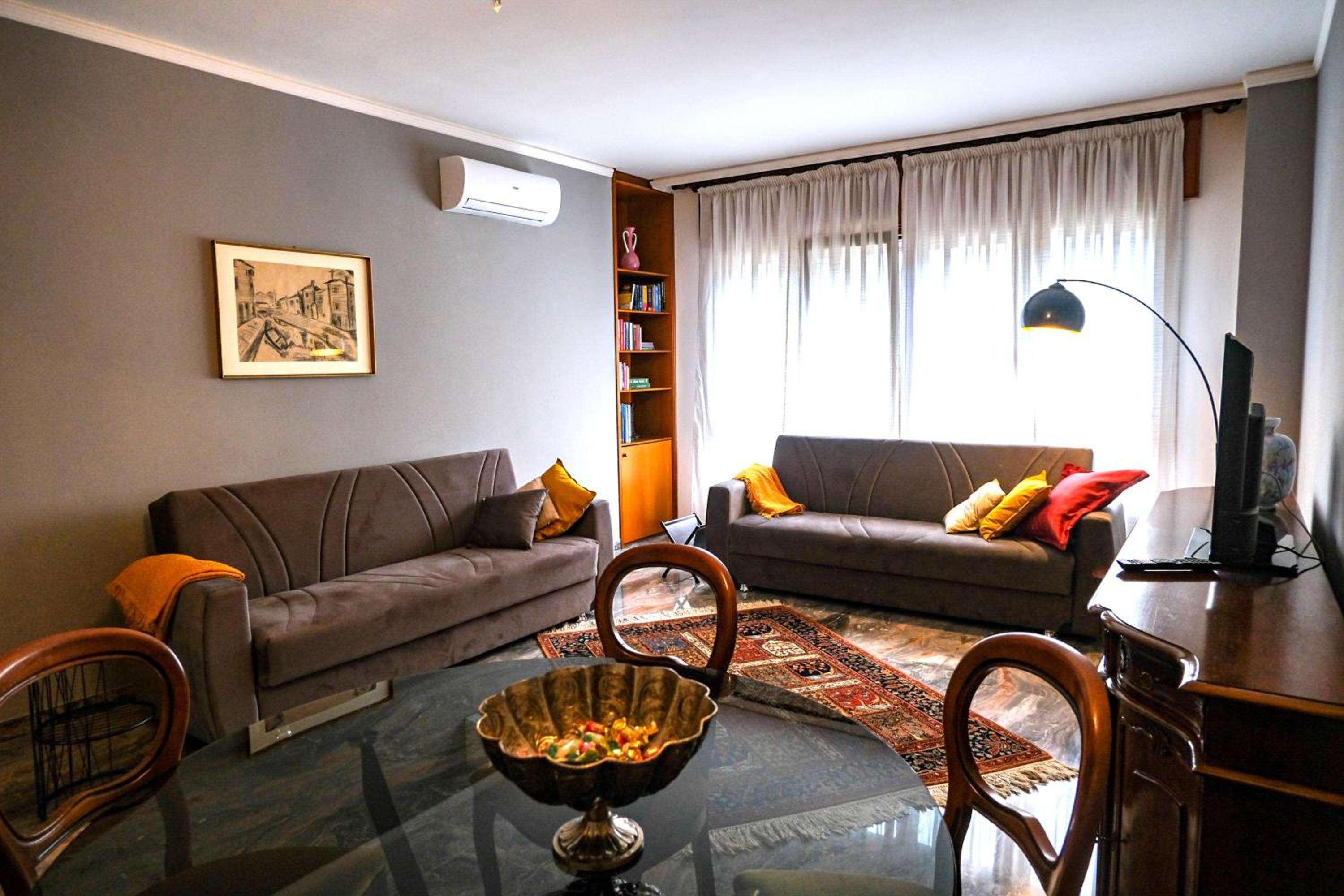 One-Bedroom Apartment photo 2