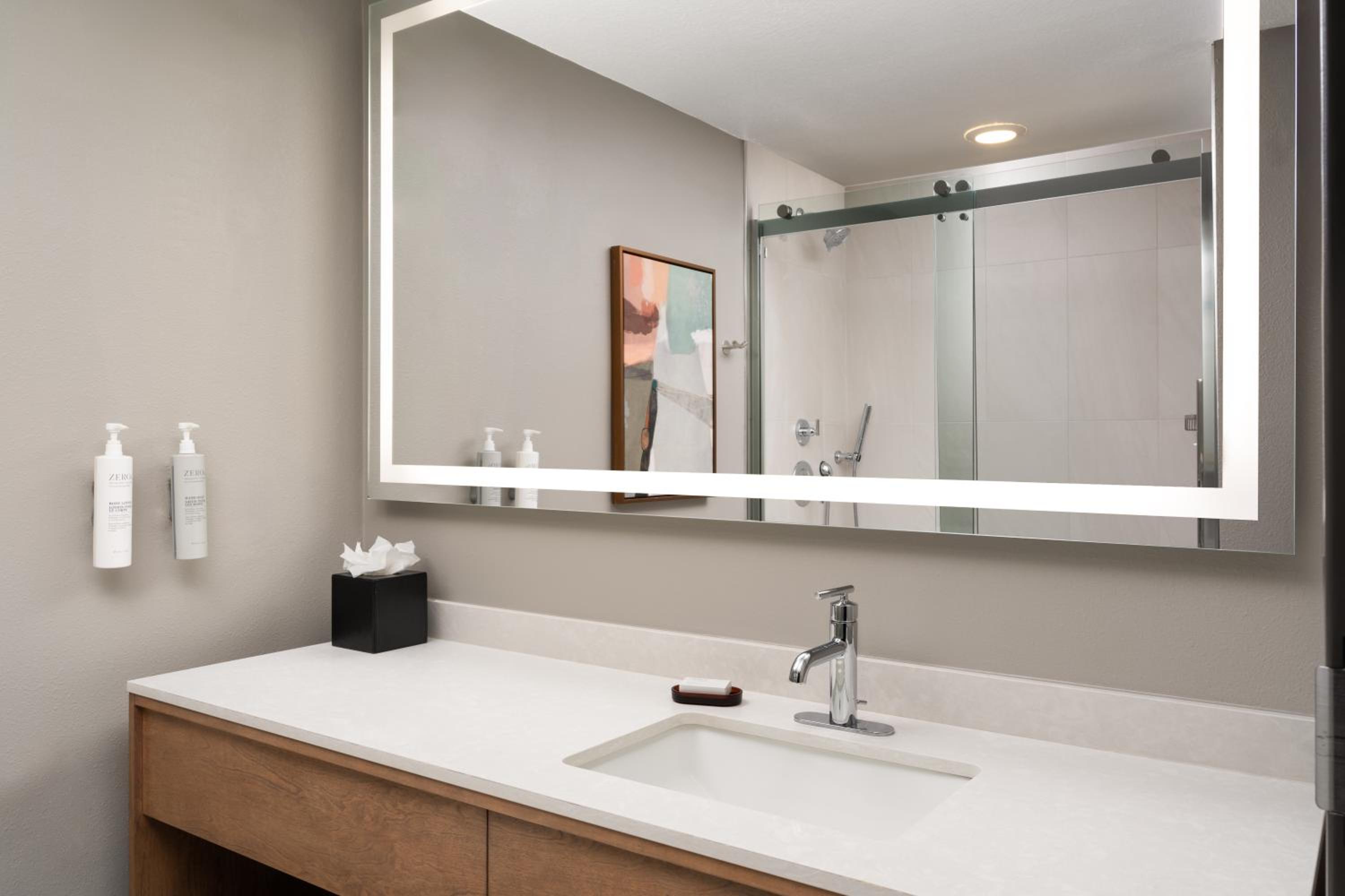 Two-Room Queen Suite with Two Queen Beds - Photo 7