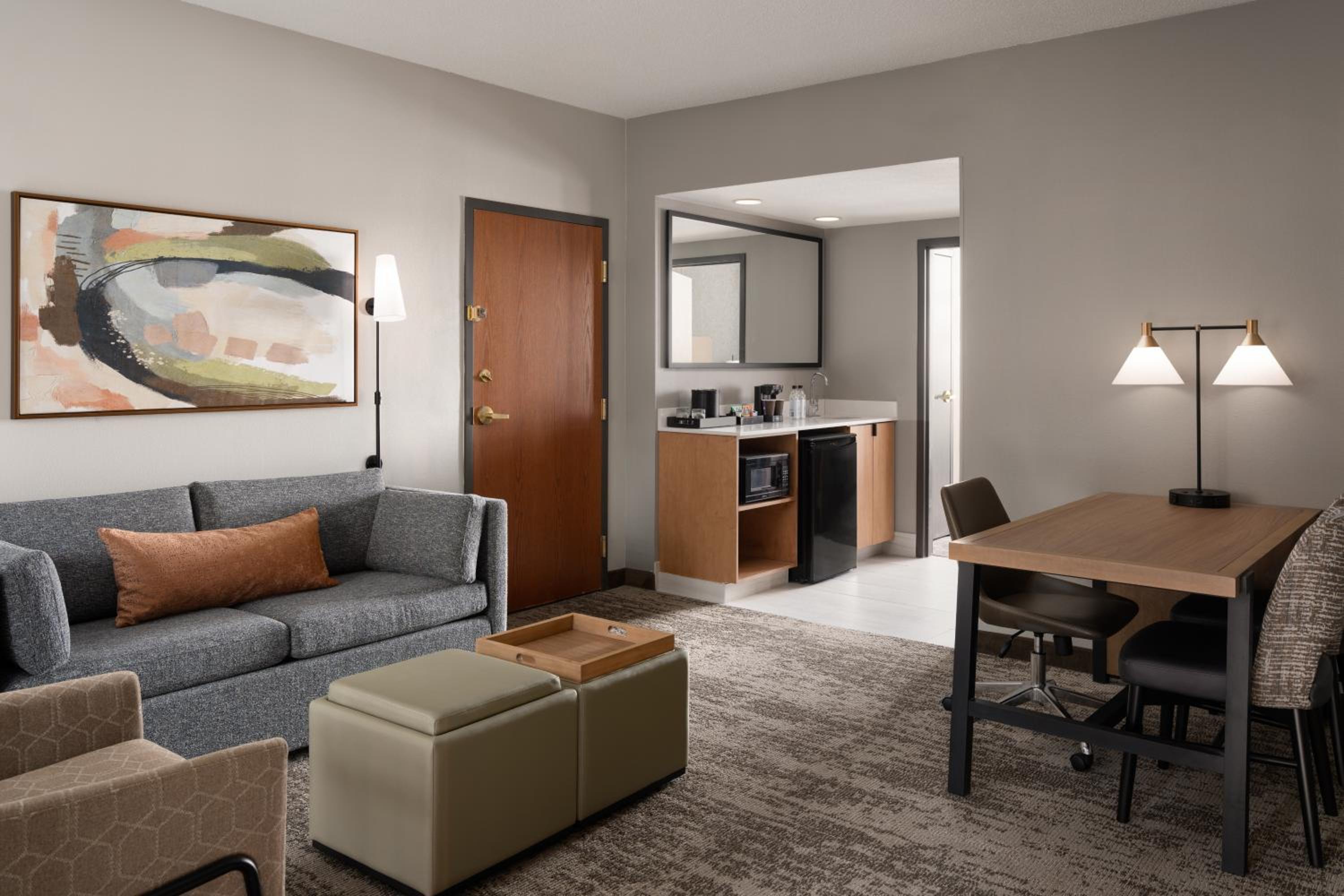 Two-Room Queen Suite with Two Queen Beds - Photo 8