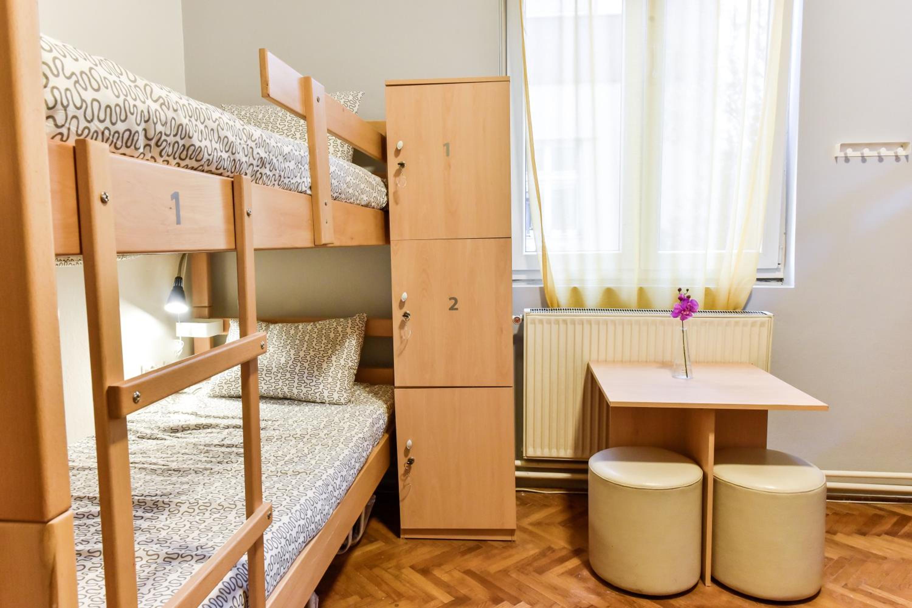 Bed in 8-Bed Dormitory Room photo 3