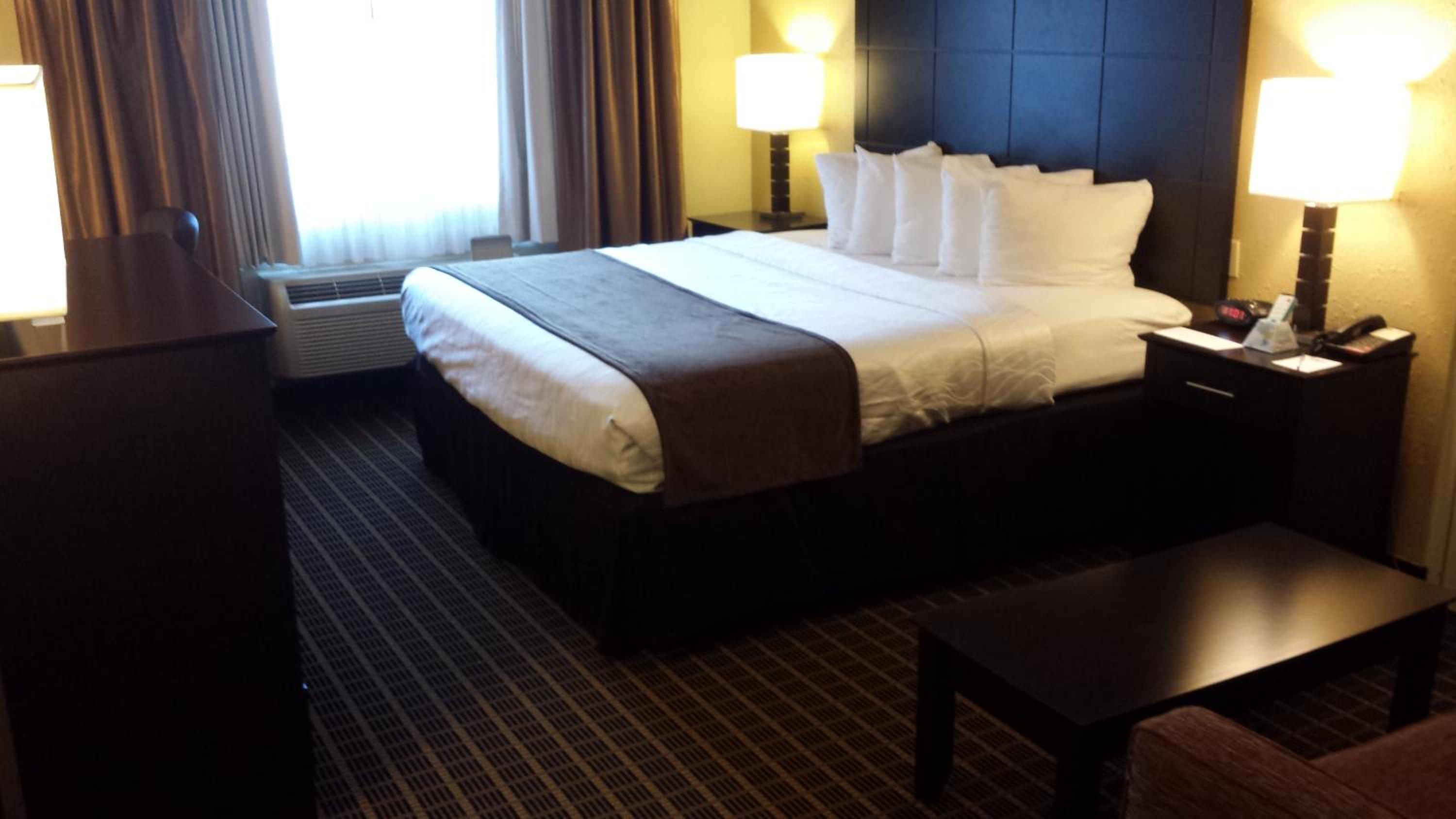 King Room - Non-Smoking - Photo 2