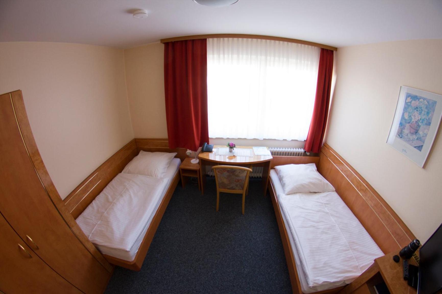 Standard Twin Room - Photo 2