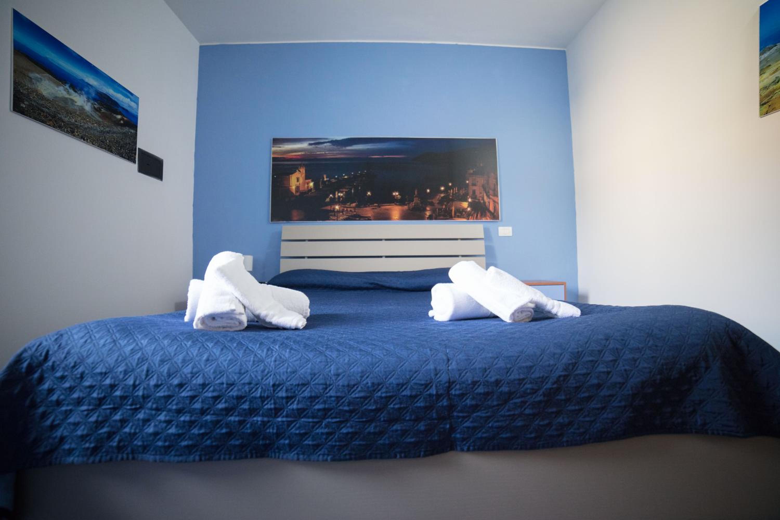 Two-Bedroom Apartment - Photo 7