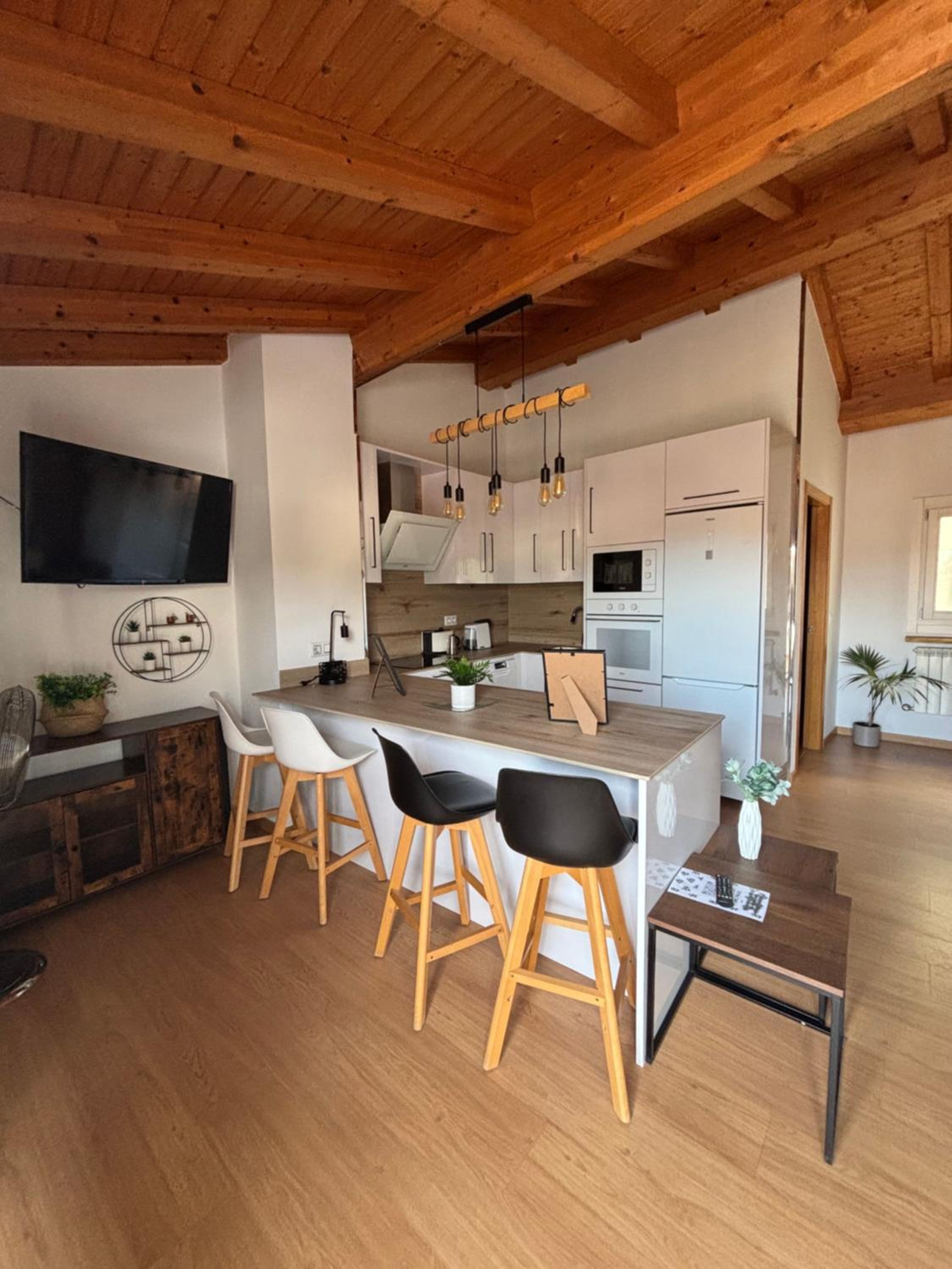 Apartment with Terrace - Photo 7