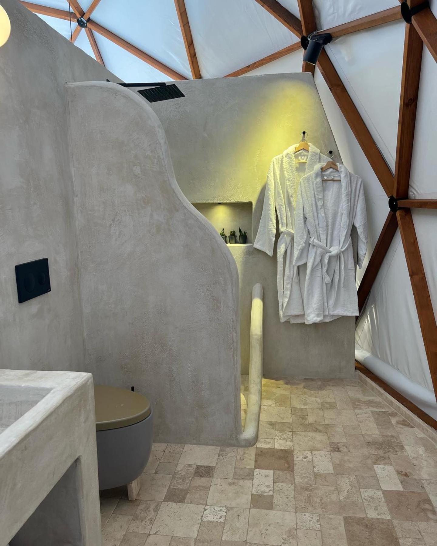 King Room with Spa Bath - Photo 2