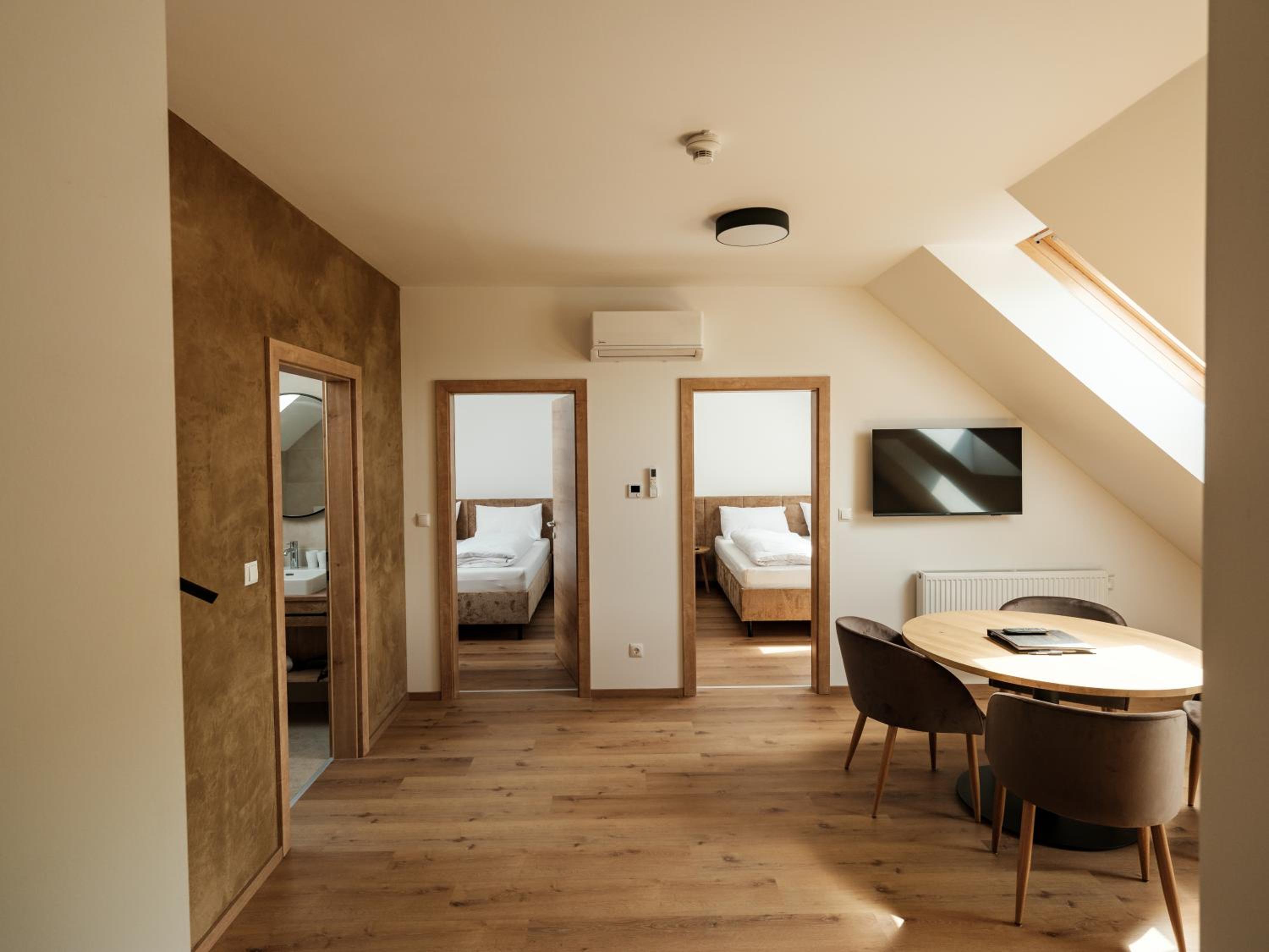 Standard Suite - Photo 1