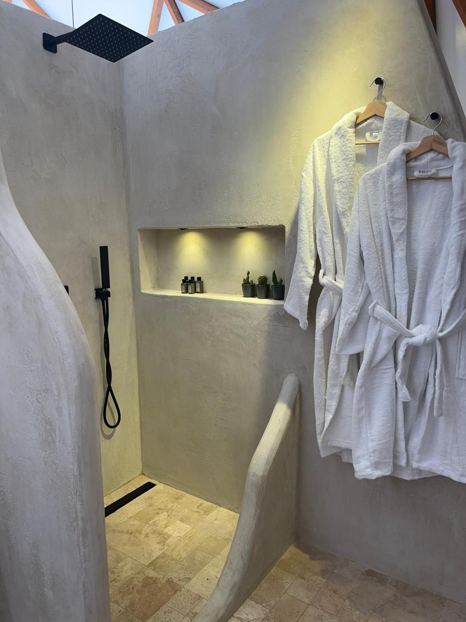 King Room with Spa Bath - Photo 12