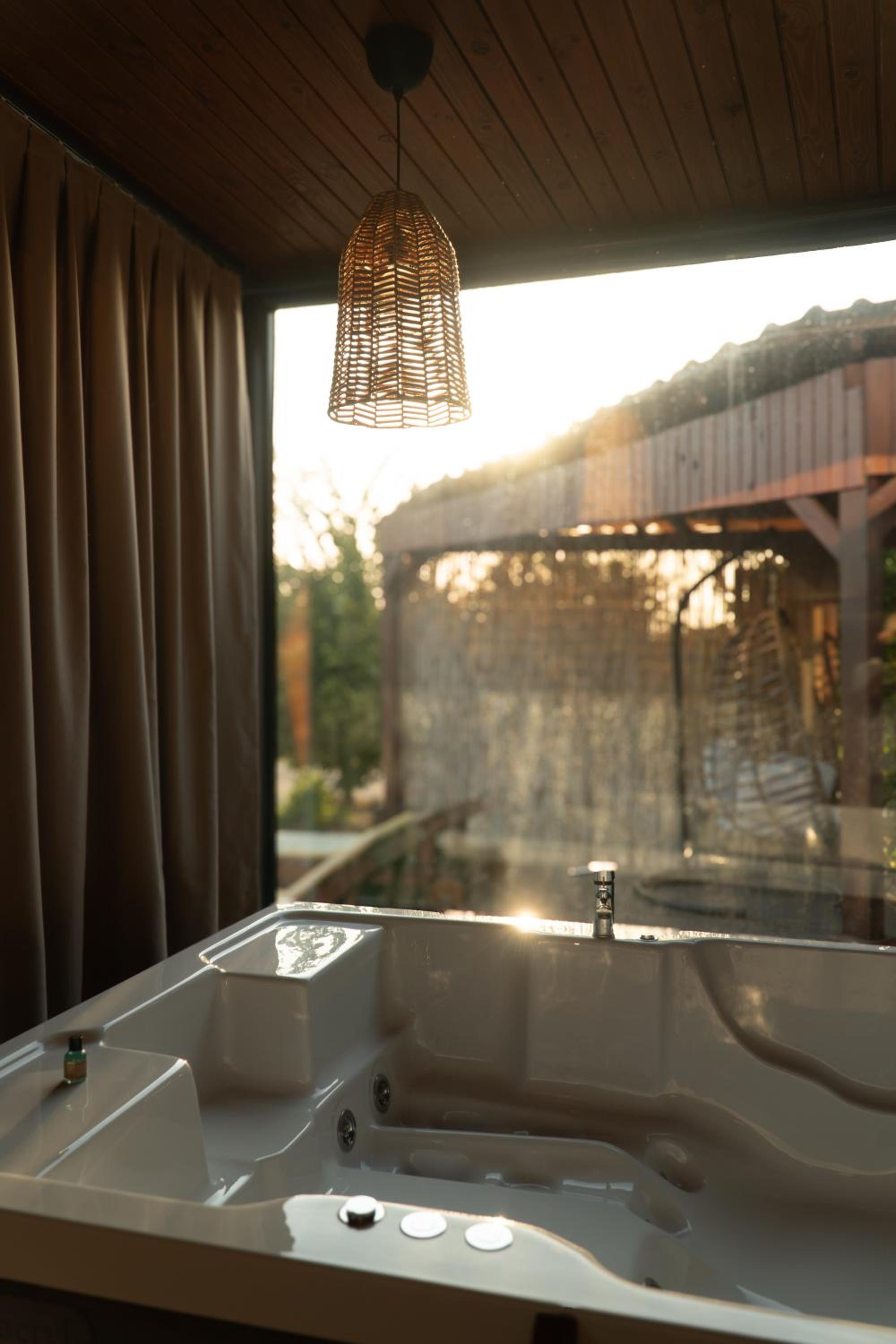 King Room with Spa Bath - Photo 15