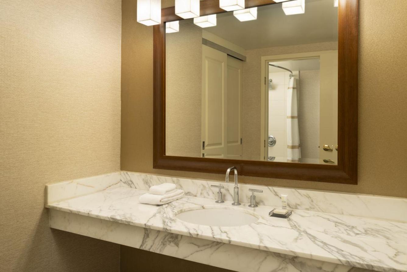 King or Queen Room - Mobility Accessible with Tub photo 1