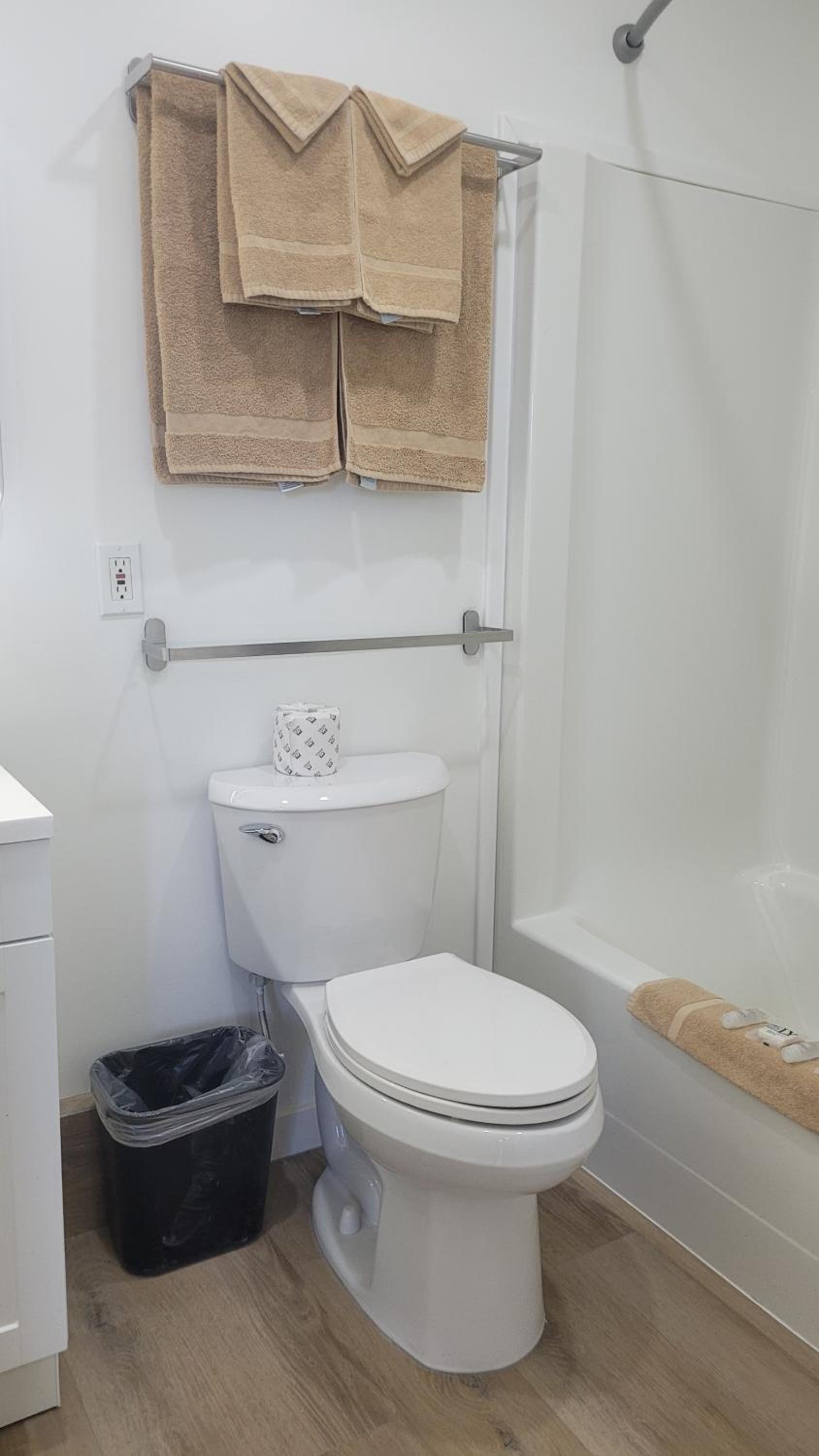 Deluxe Room - Photo 1
