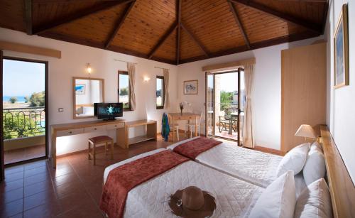 Superior Twin Studio