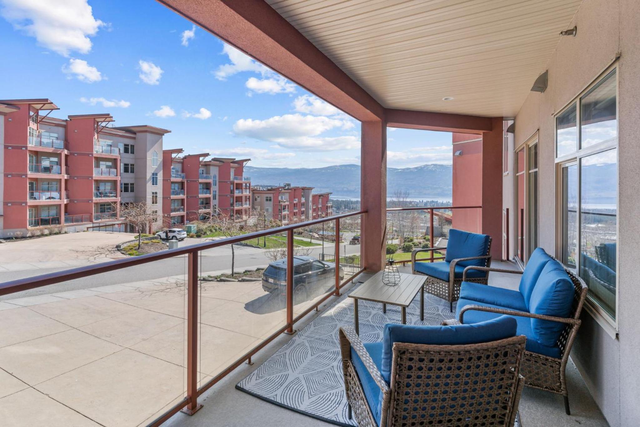 Two-Bedroom Apartment with Balcony photo 3