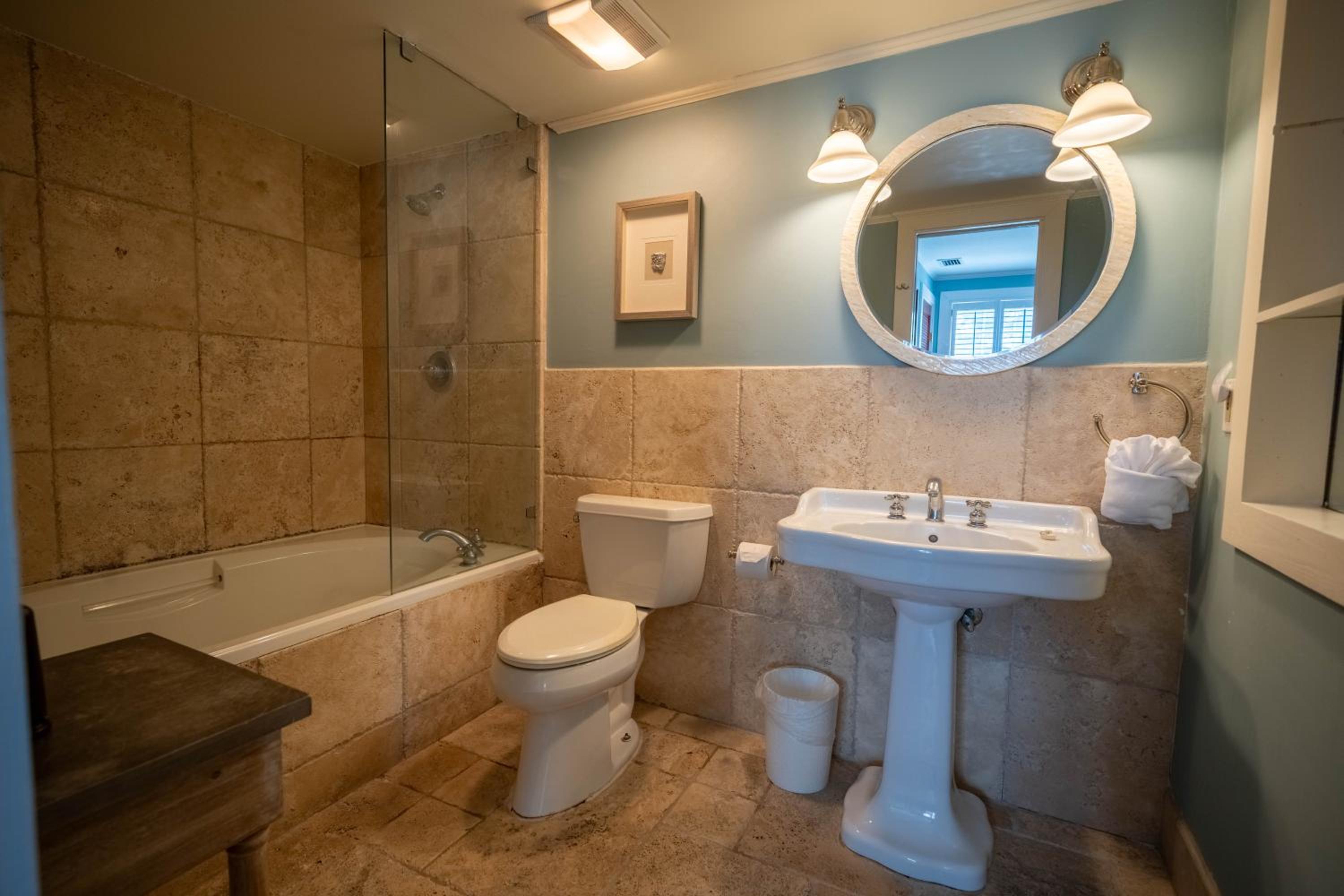 King Suite - Photo 2