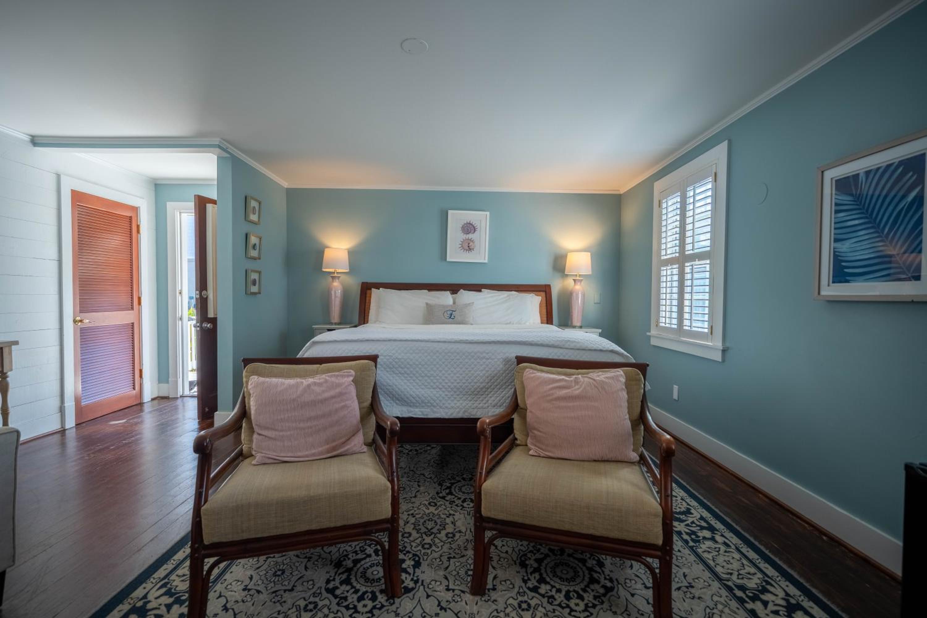 King Suite - Photo 3