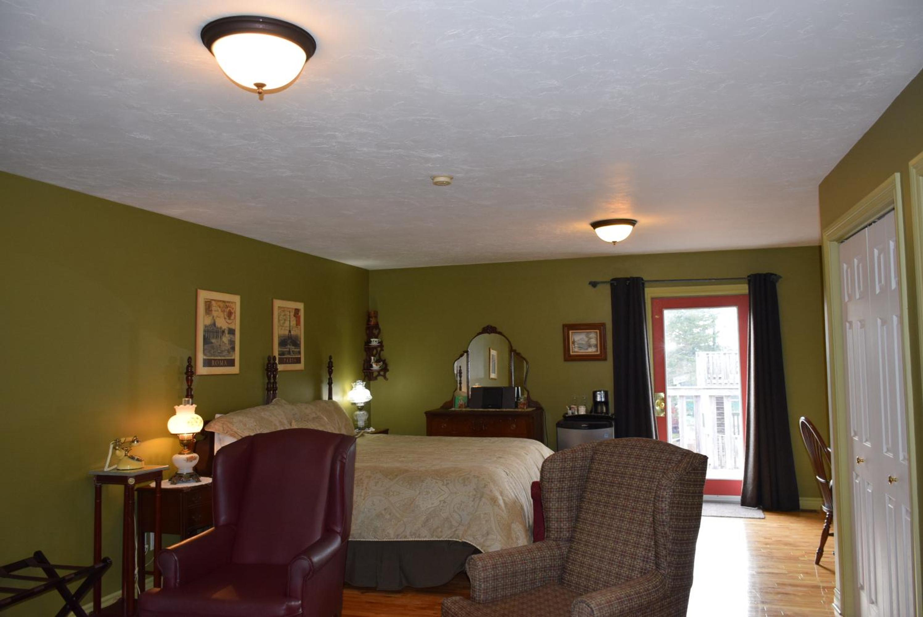 King Suite with Spa Bath photo 2