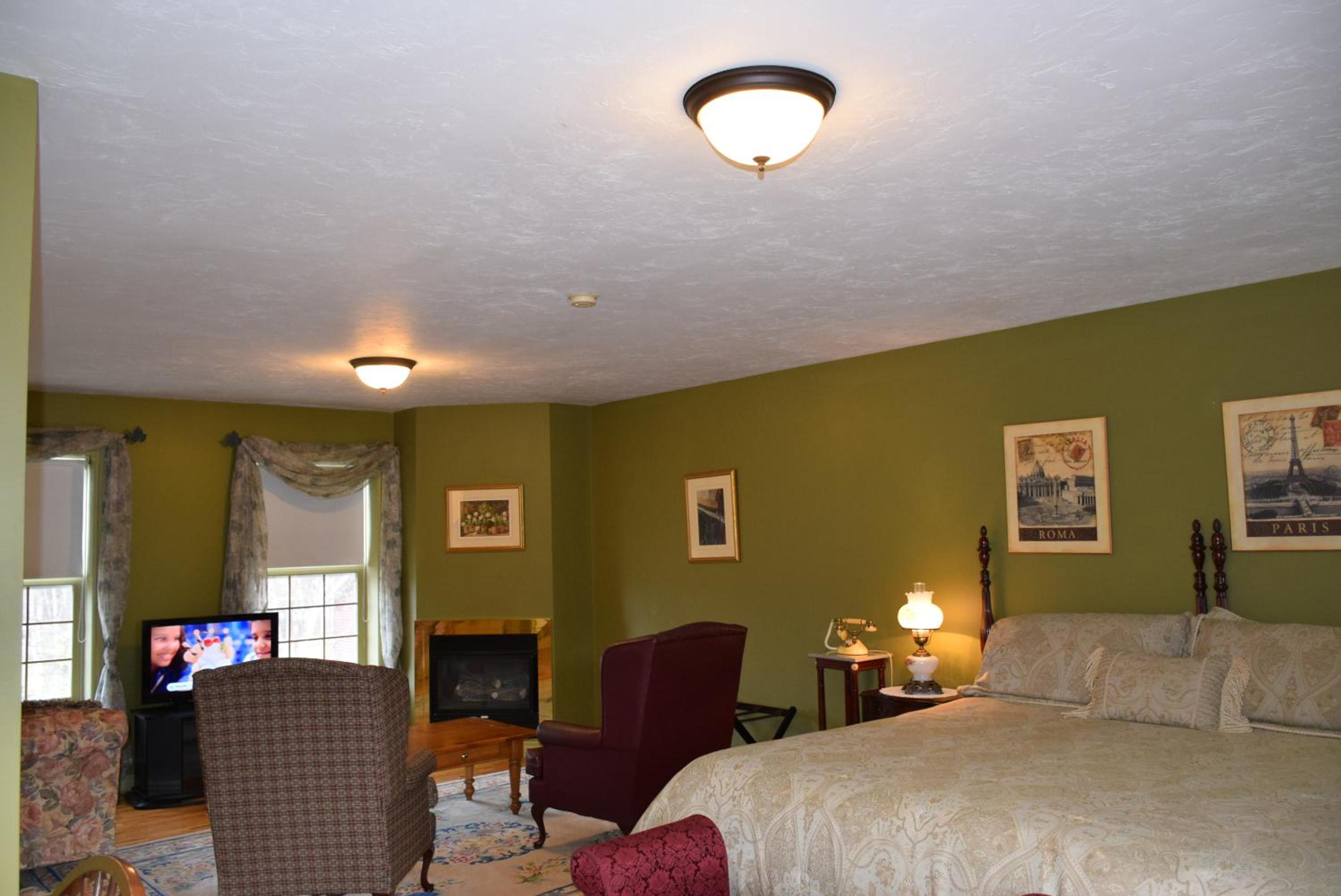 King Suite with Spa Bath photo 3