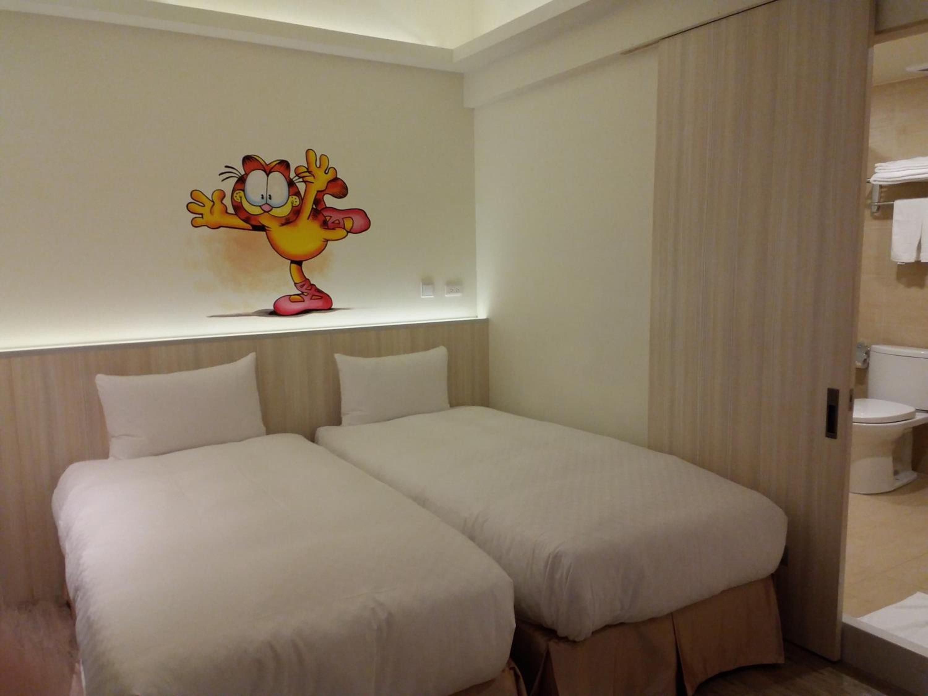 Standard Double or Twin Room - No Window photo 2