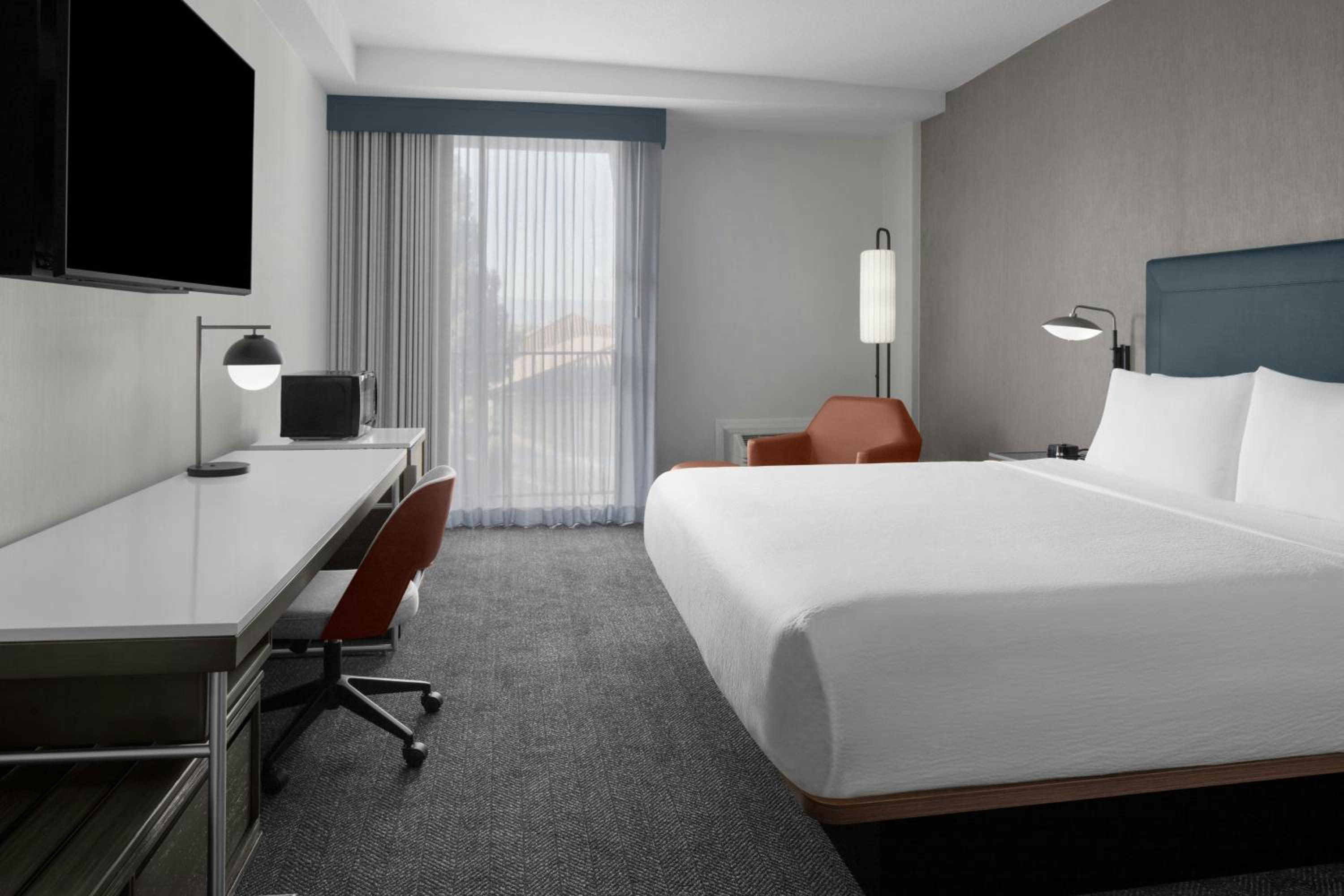 King Room - Hearing Accessible photo 1