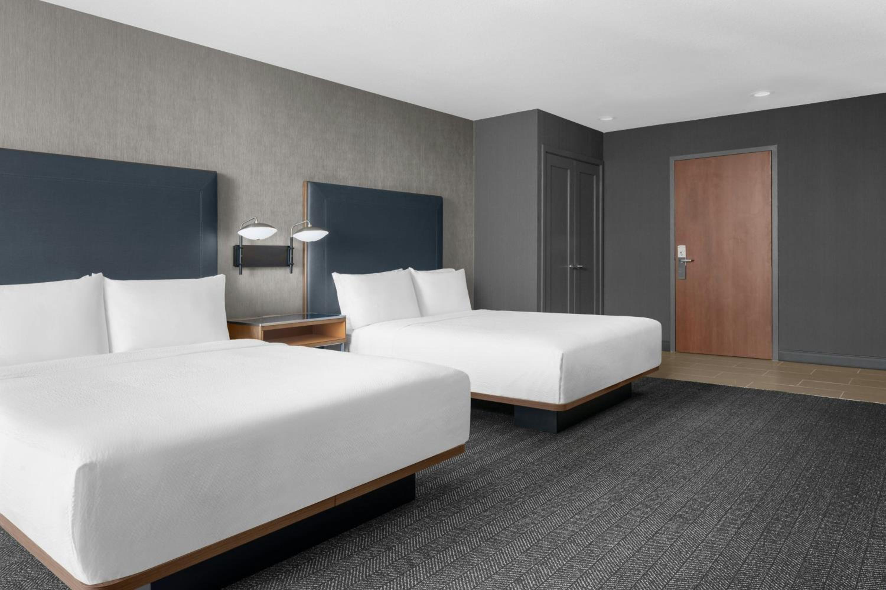 One-Bedroom Queen Suite with Two Queen Beds and Roll-In Shower - Mobility Access photo 2