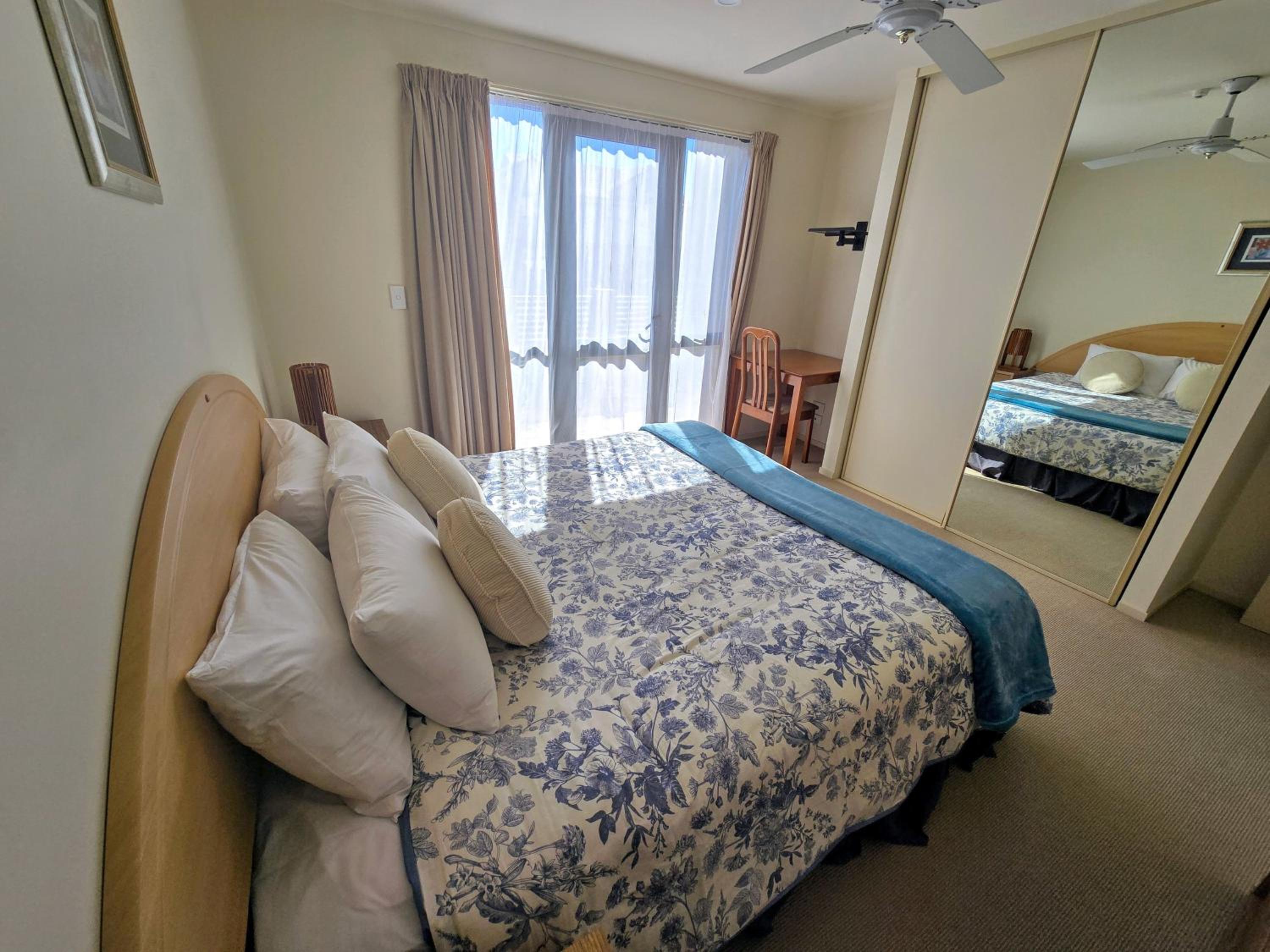One-Bedroom Apartment photo 3