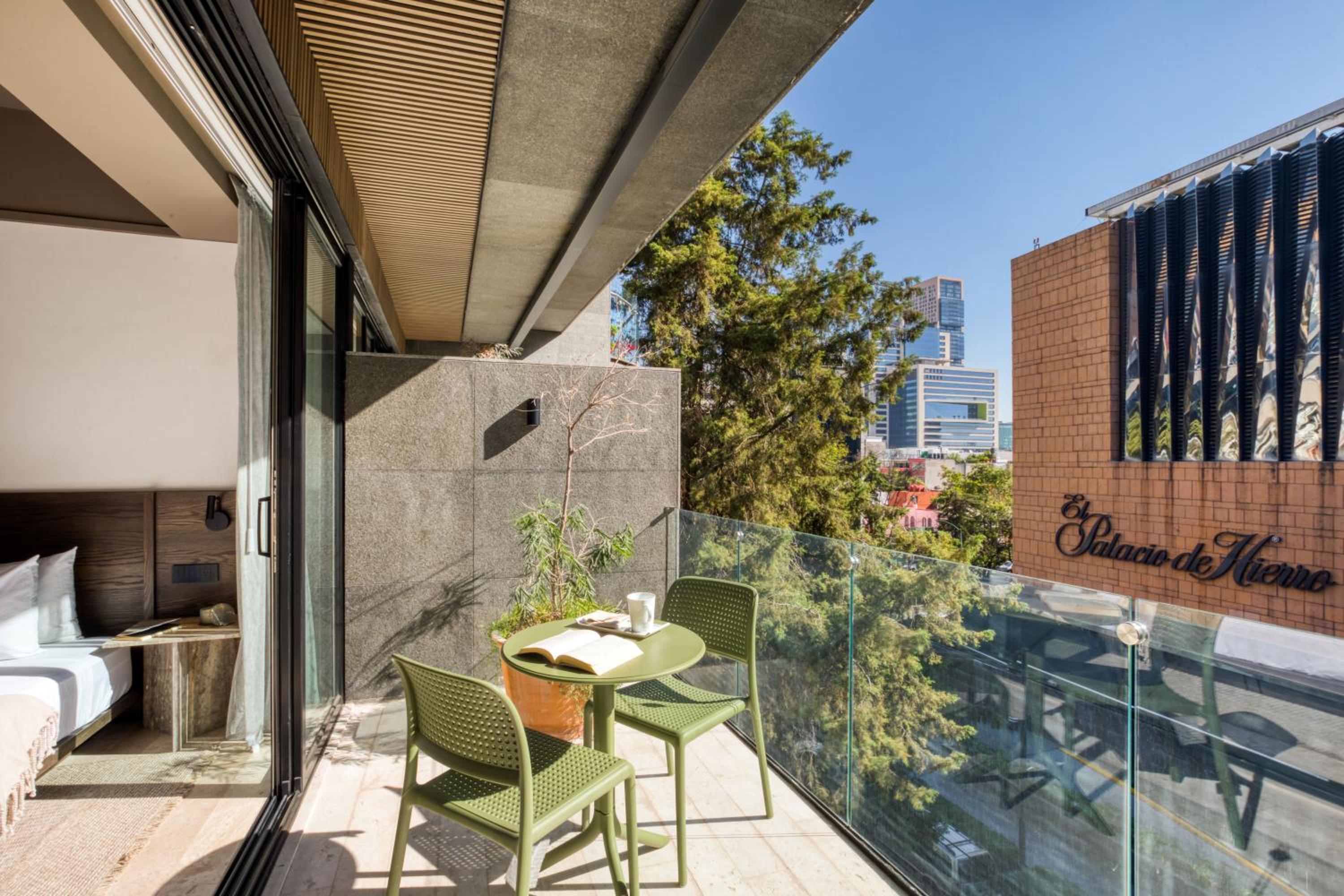 Apartment with View and Balcony photo 2