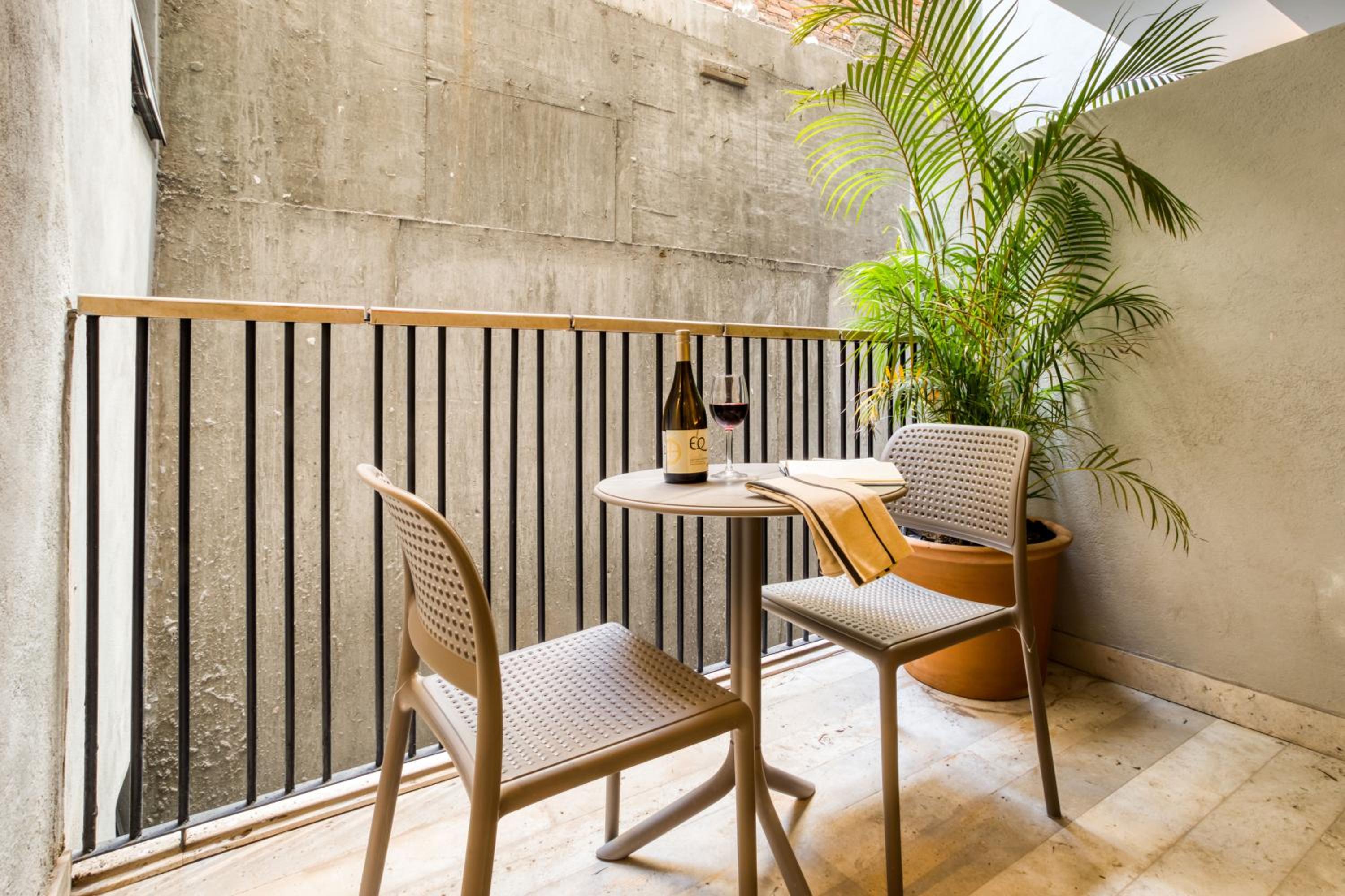 One-Bedroom Apartment with Balcony photo 2