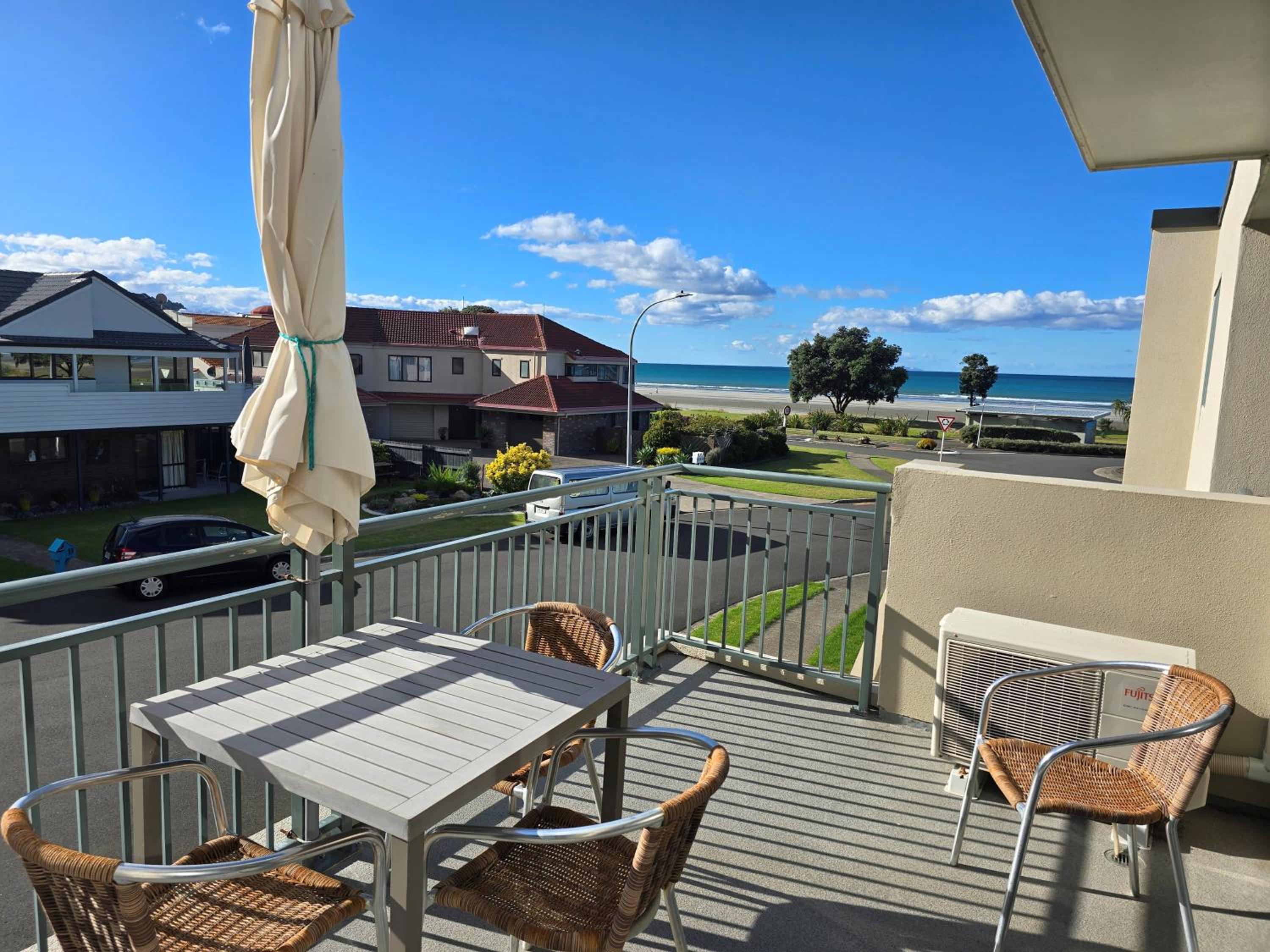 Two-Bedroom Apartment with Partial Ocean View photo 2