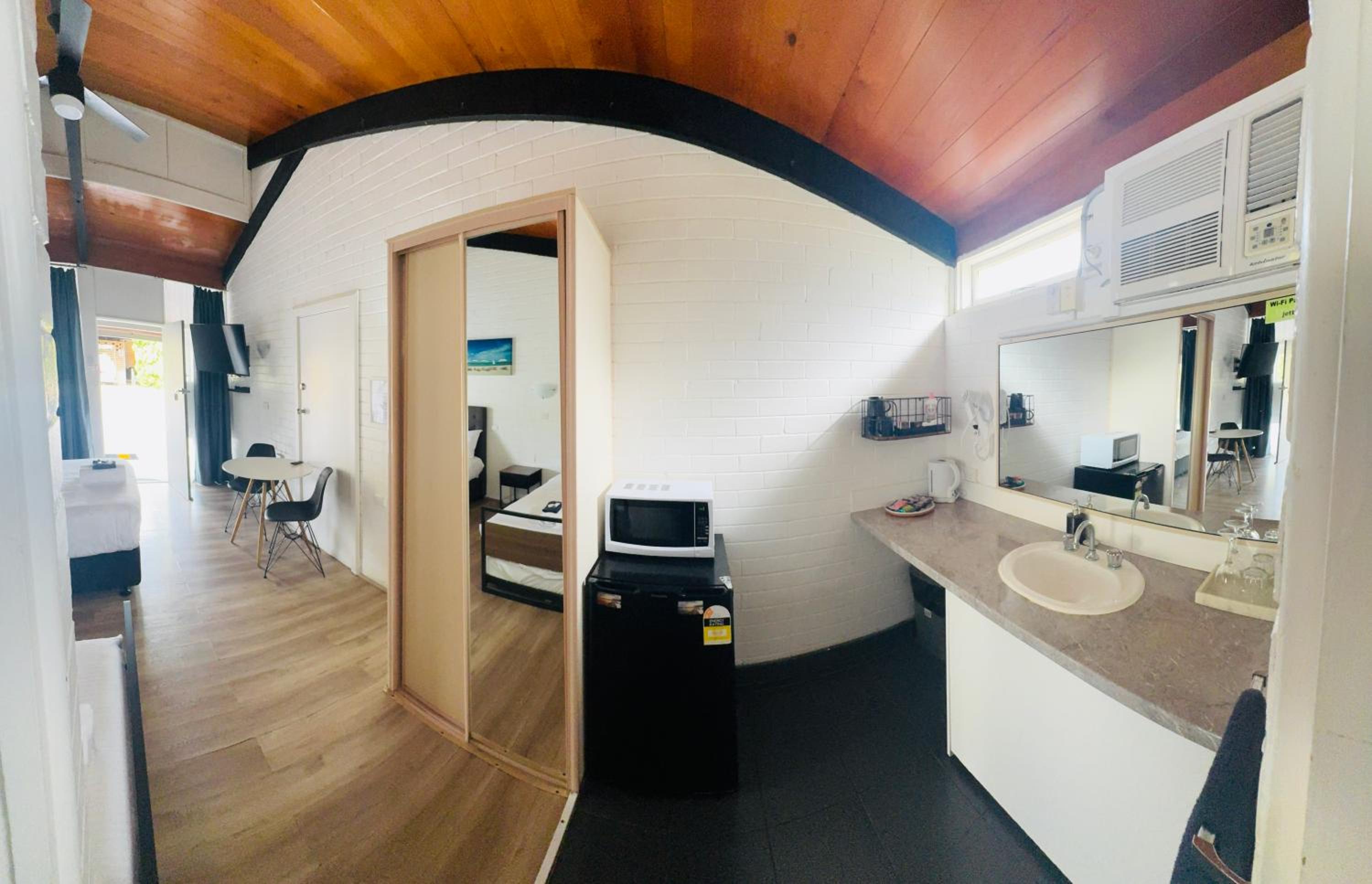 Queen Room photo 3