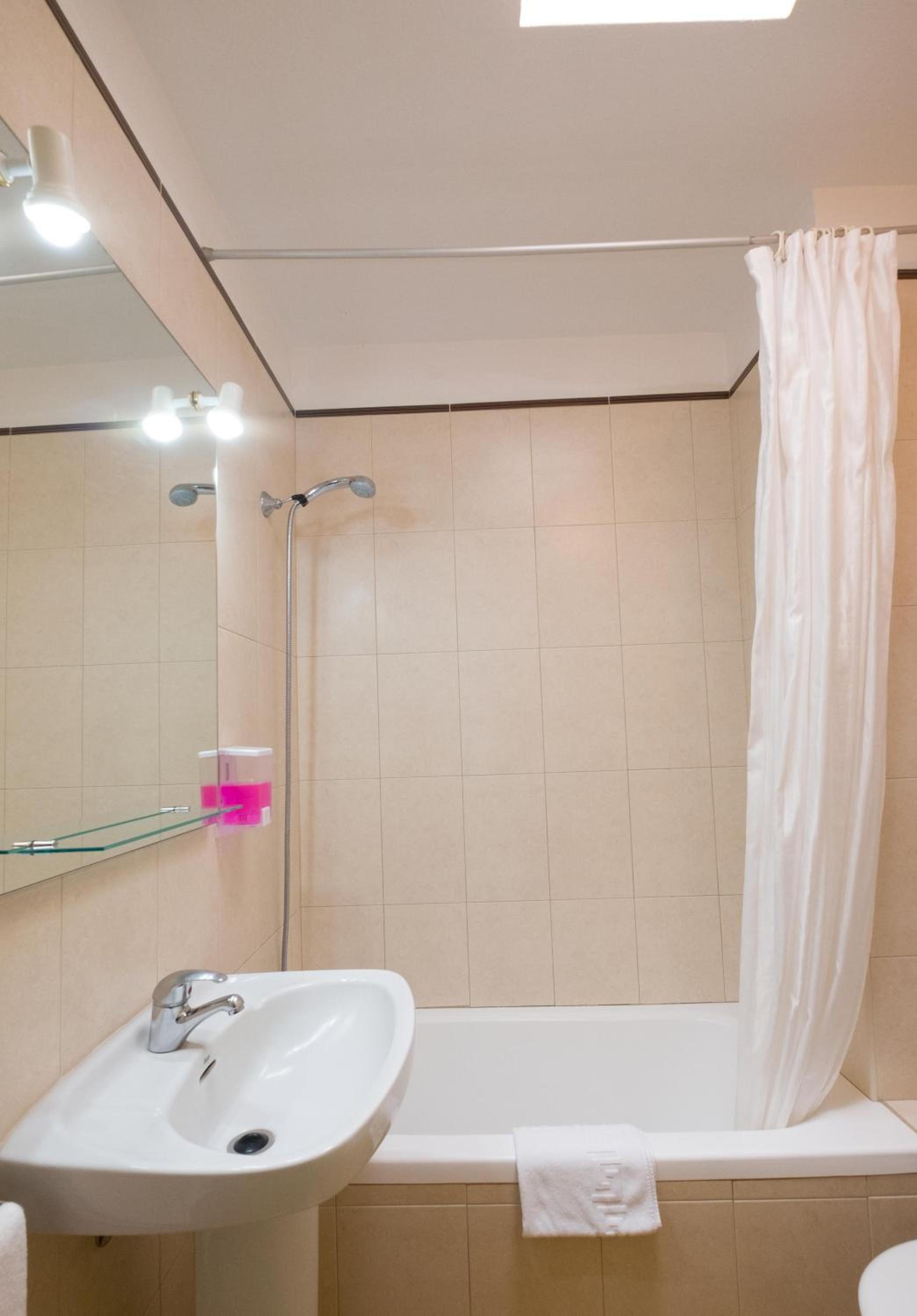 One-Bedroom Apartment with Sea View photo 2