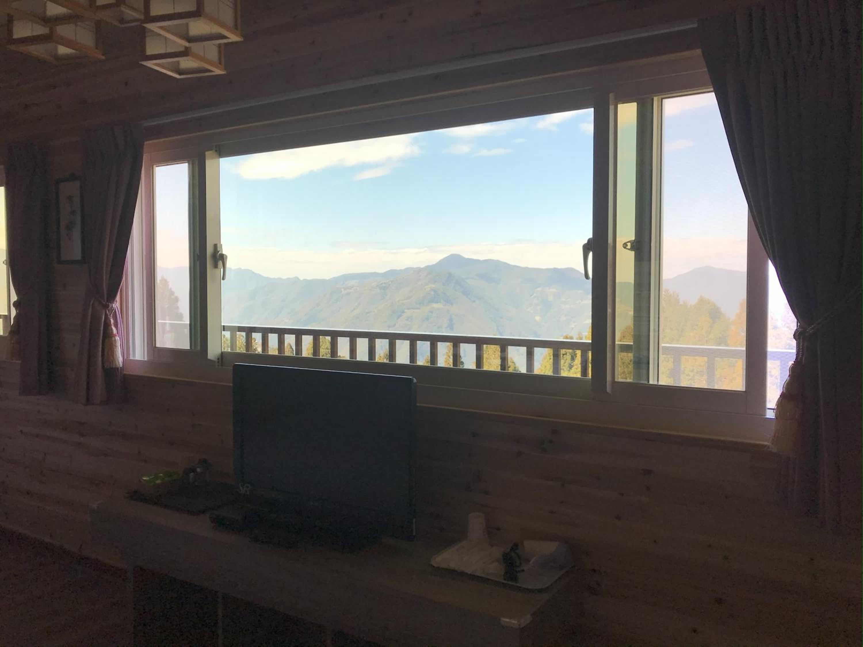 Quadruple Room with Mountain View photo 2