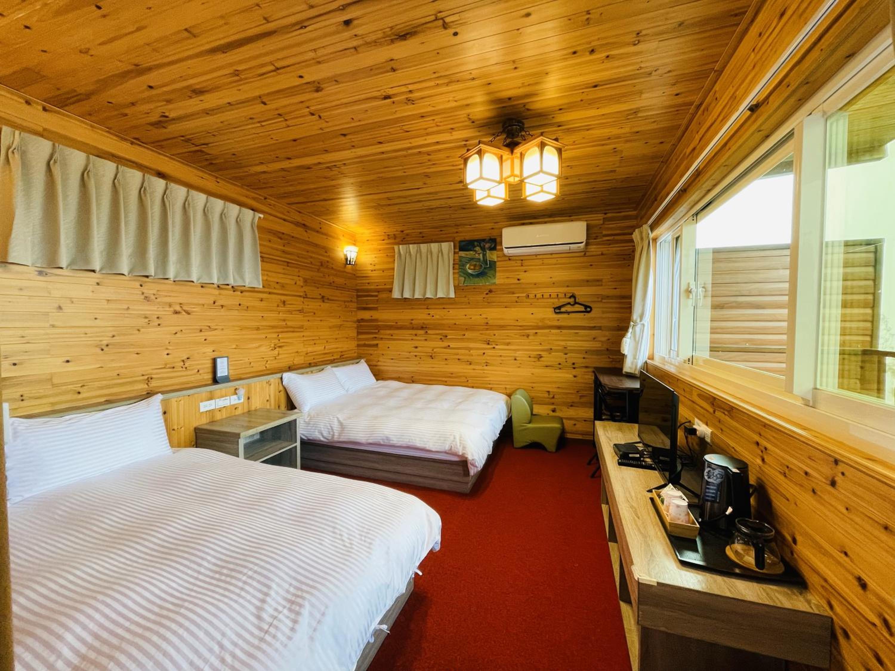 Quadruple Room with Mountain View photo 3