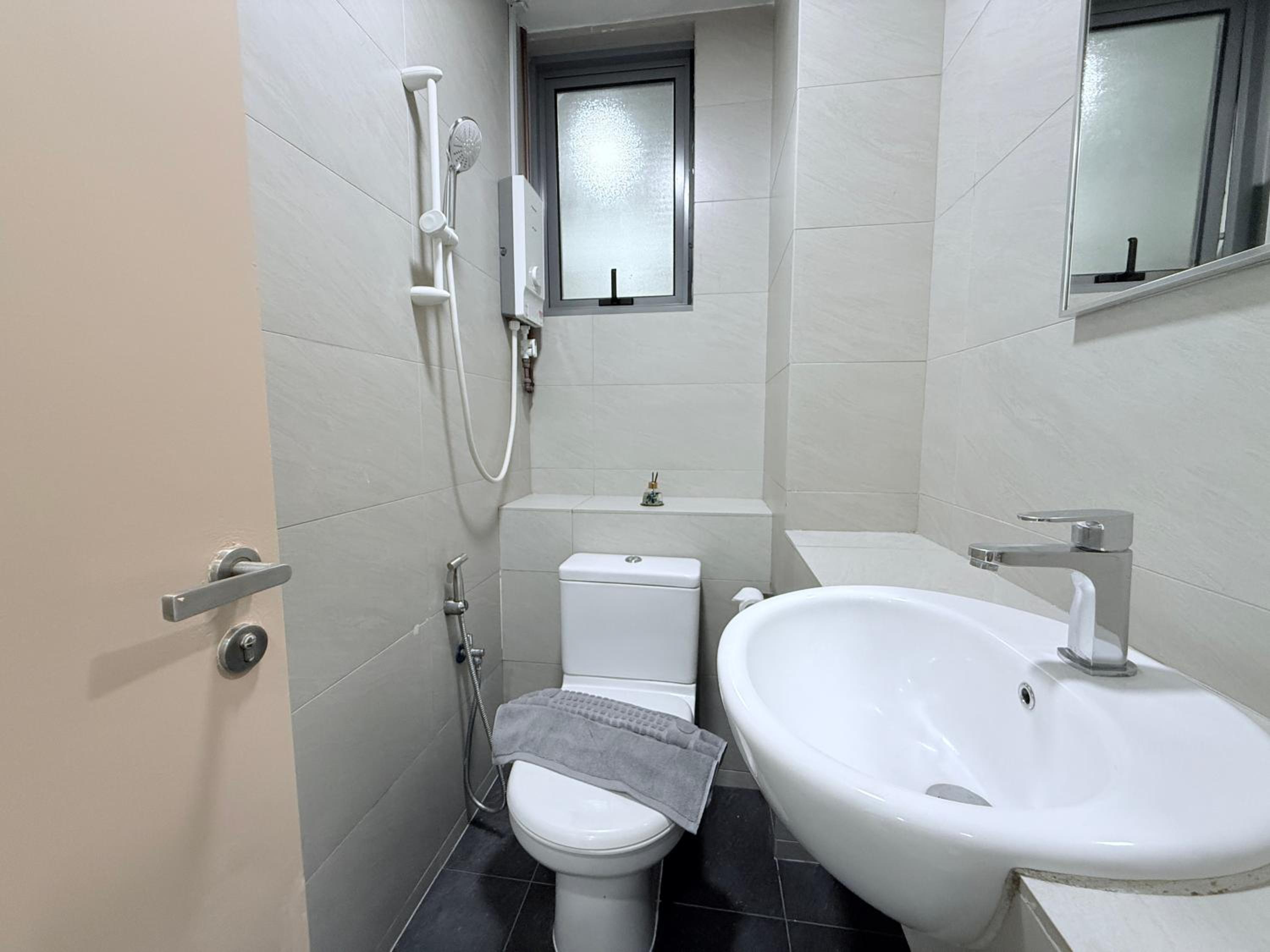 Two-Bedroom Apartment with City View photo 2