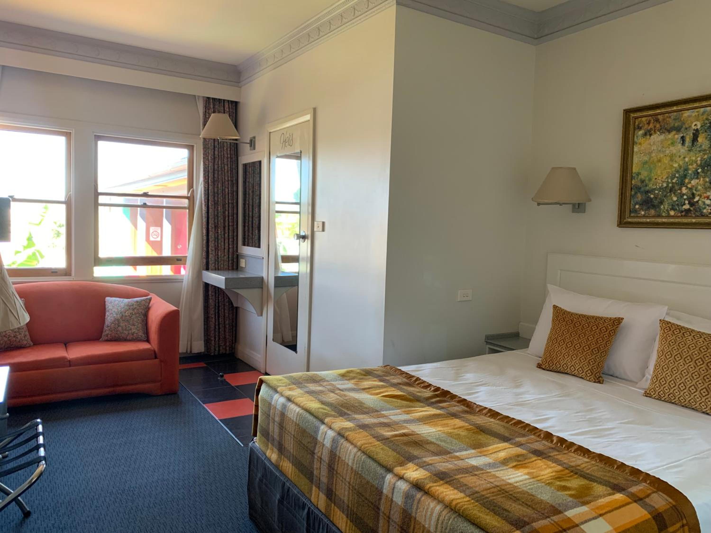 Deluxe Queen Room photo 2
