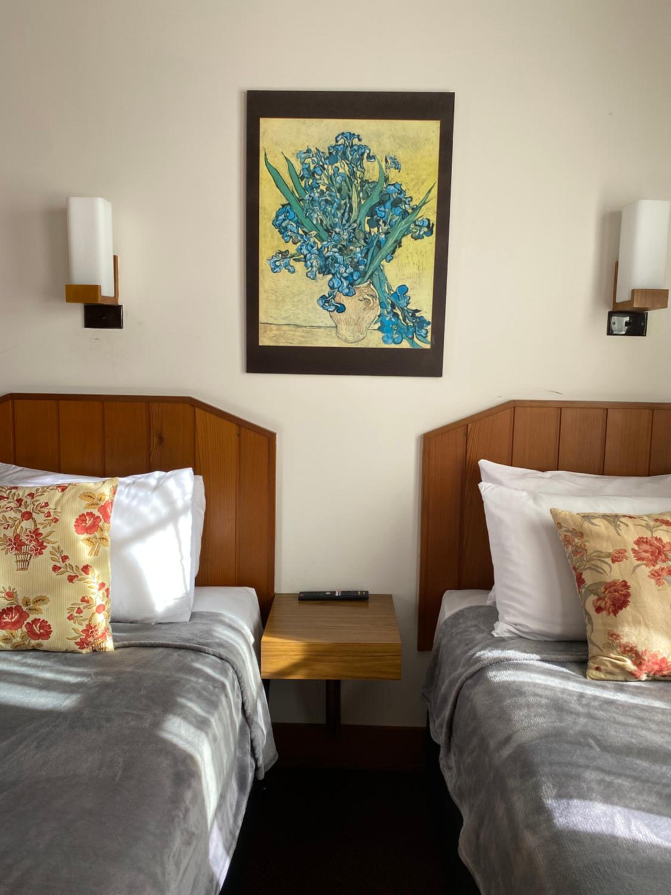Standard Twin Room with Shared Bathroom photo 1