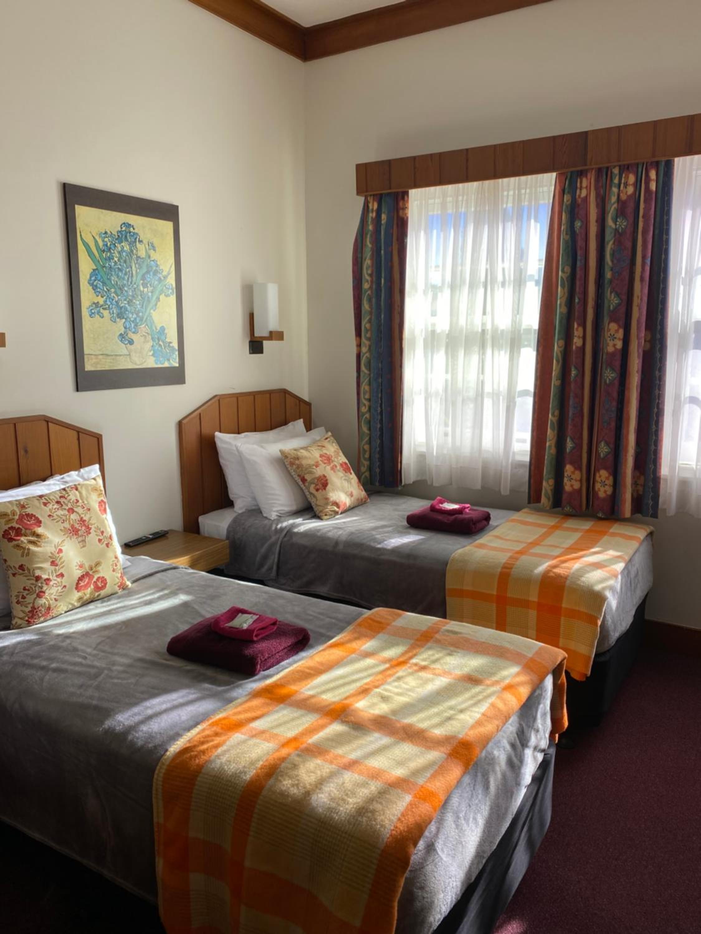 Standard Twin Room with Shared Bathroom photo 2