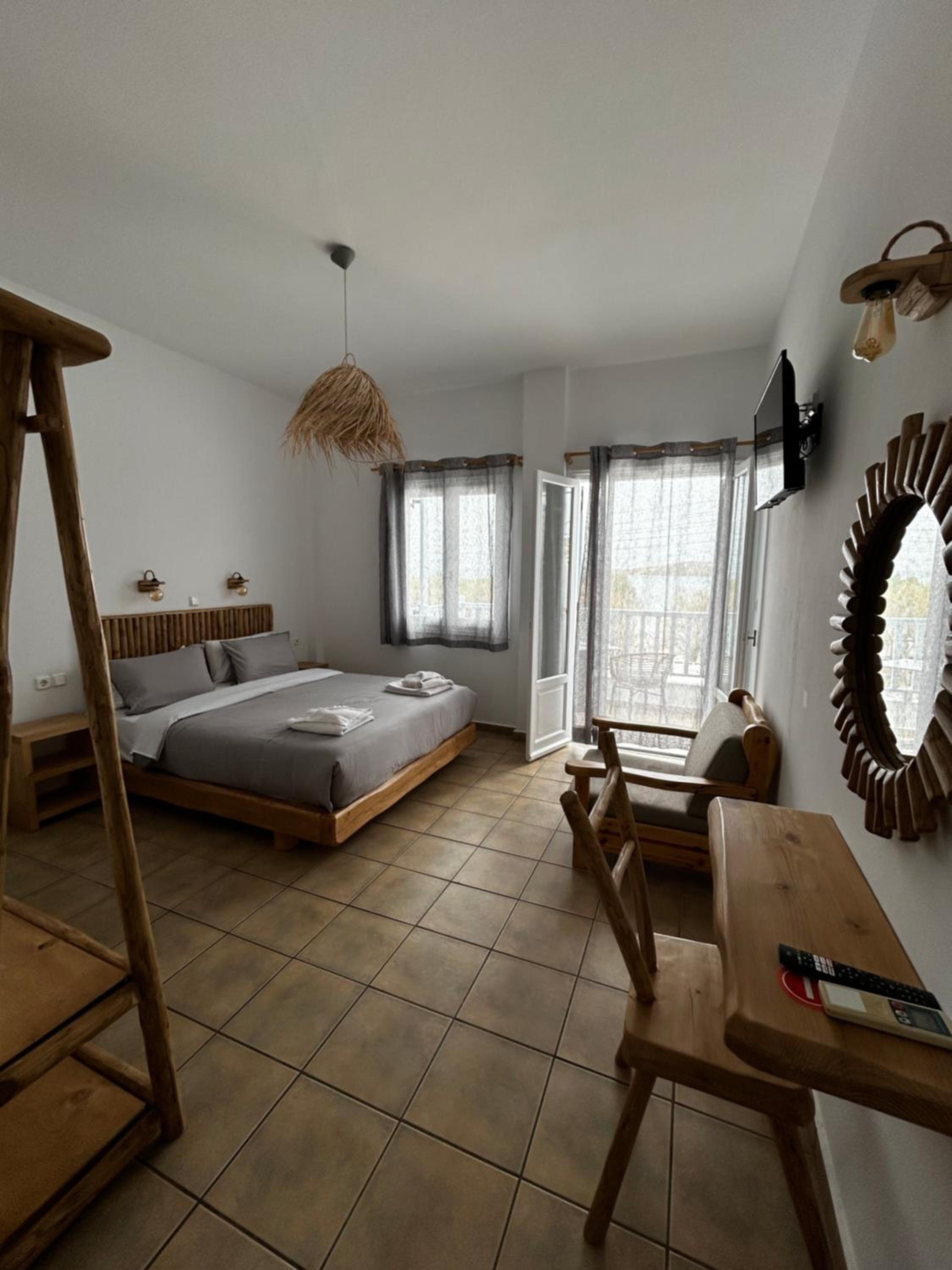 Deluxe Double Room with Balcony and Sea View photo 2