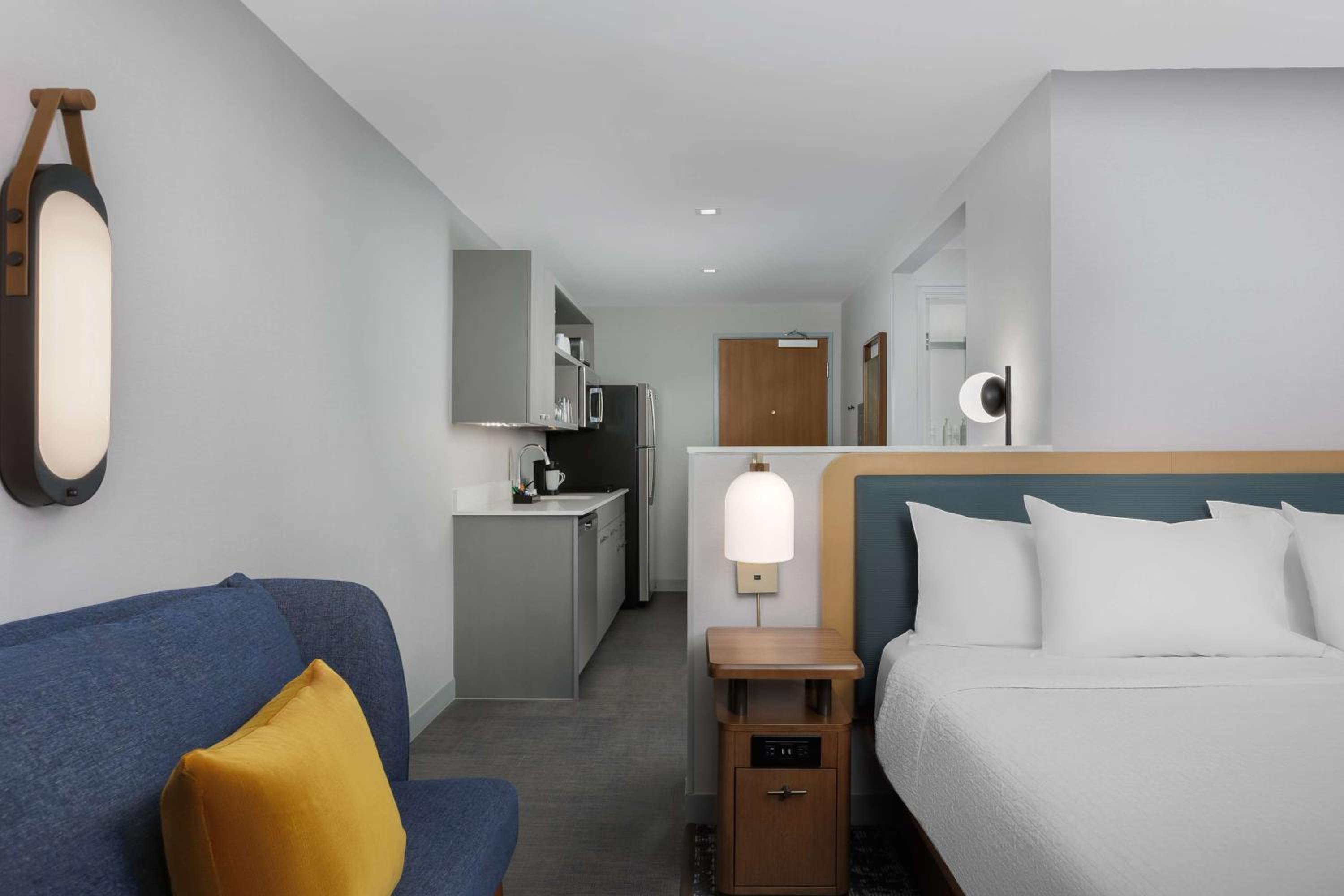 Efficiency King Suite  - Photo 2