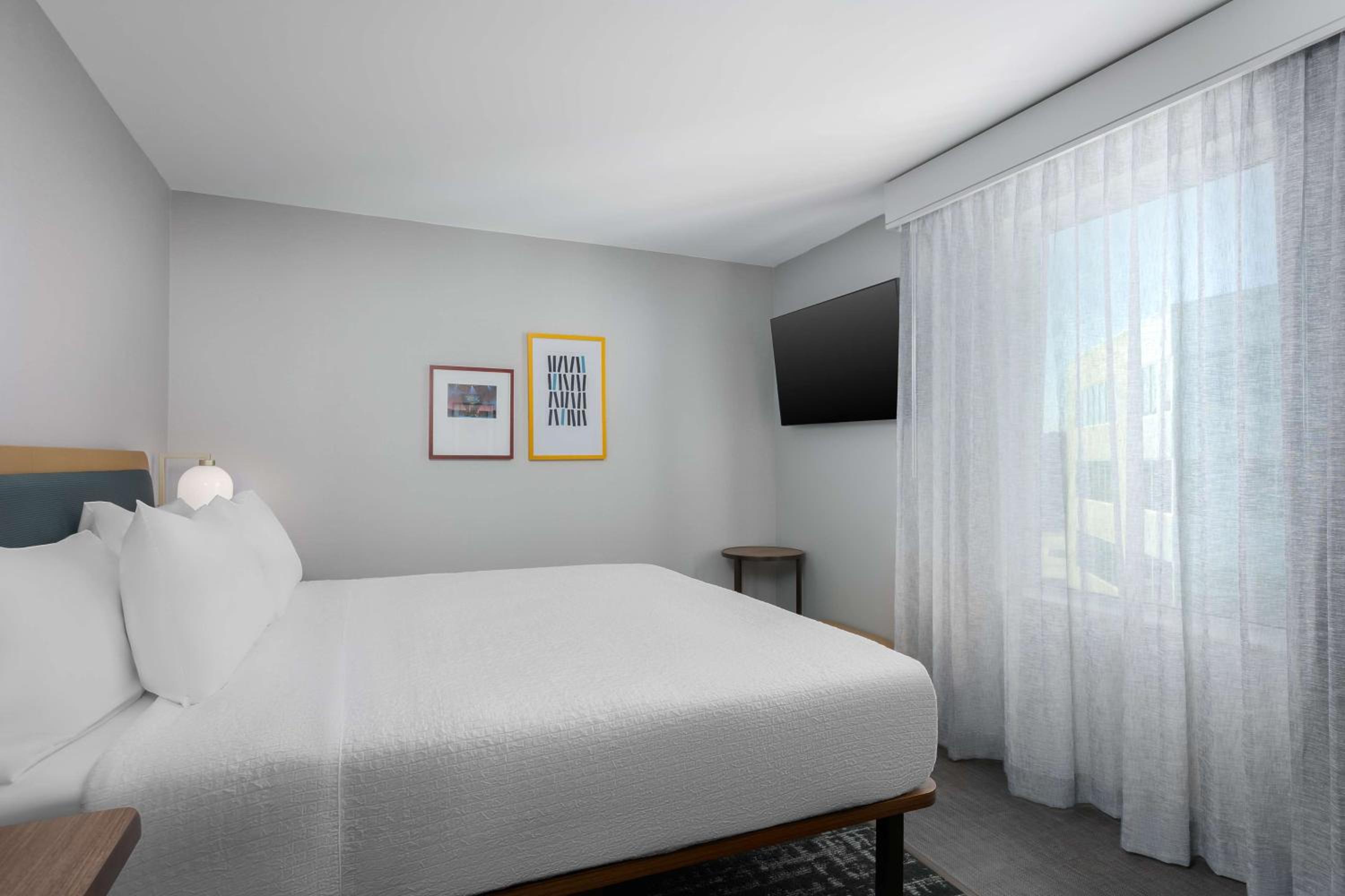 Efficiency King Suite  - Photo 13