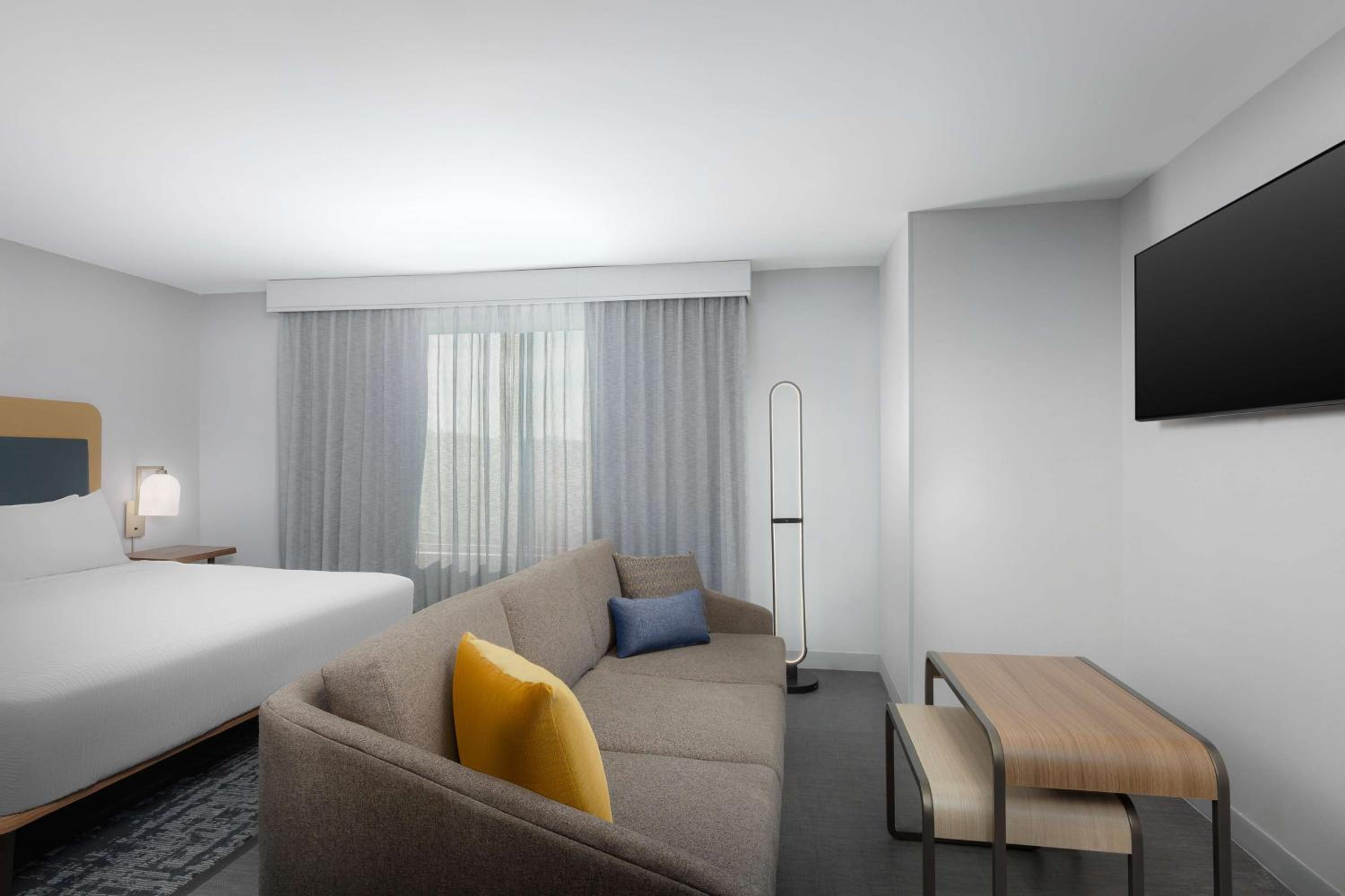 King Studio With Sofa Bed - Photo 2