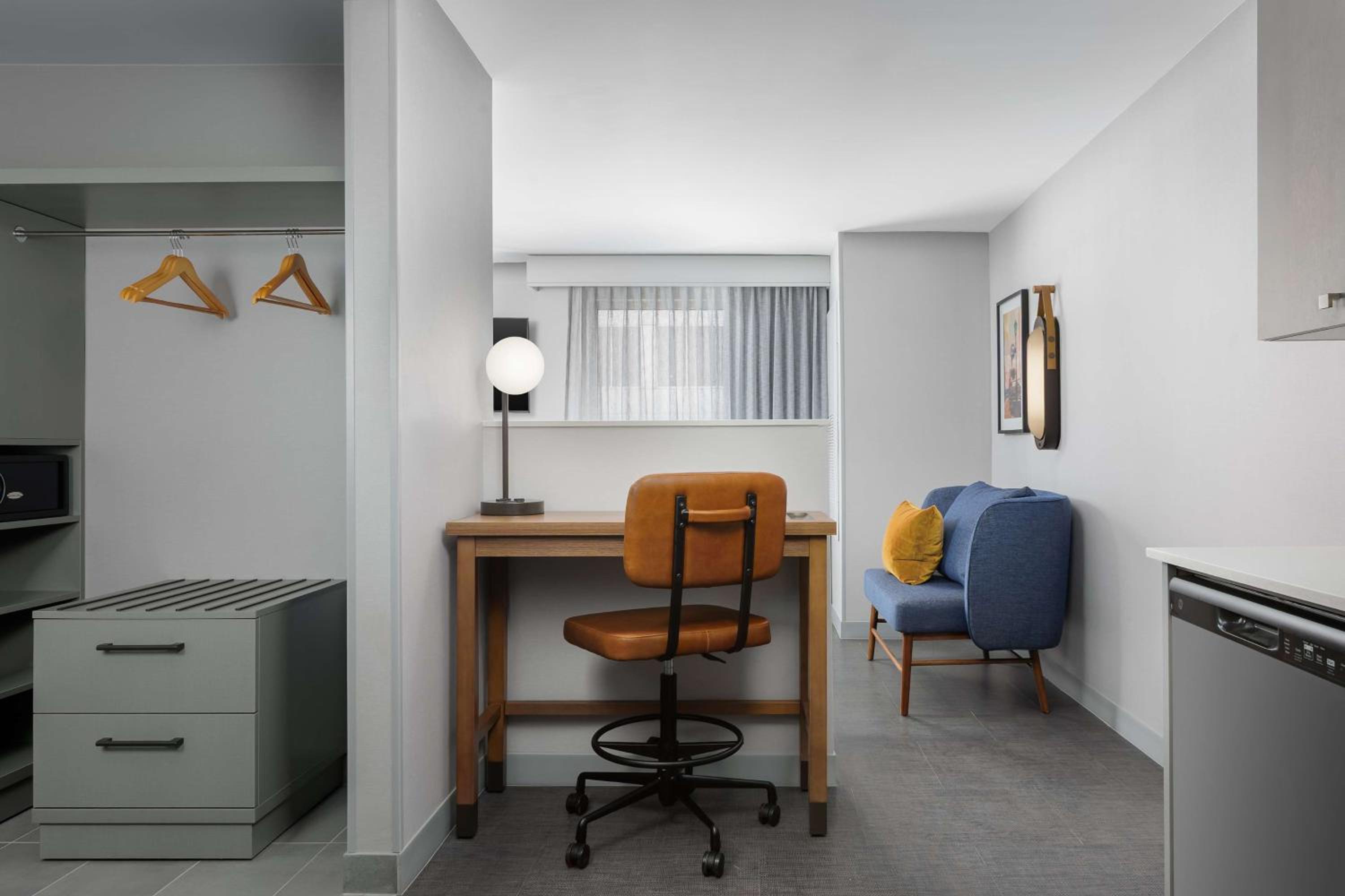 Efficiency King Suite  - Photo 8