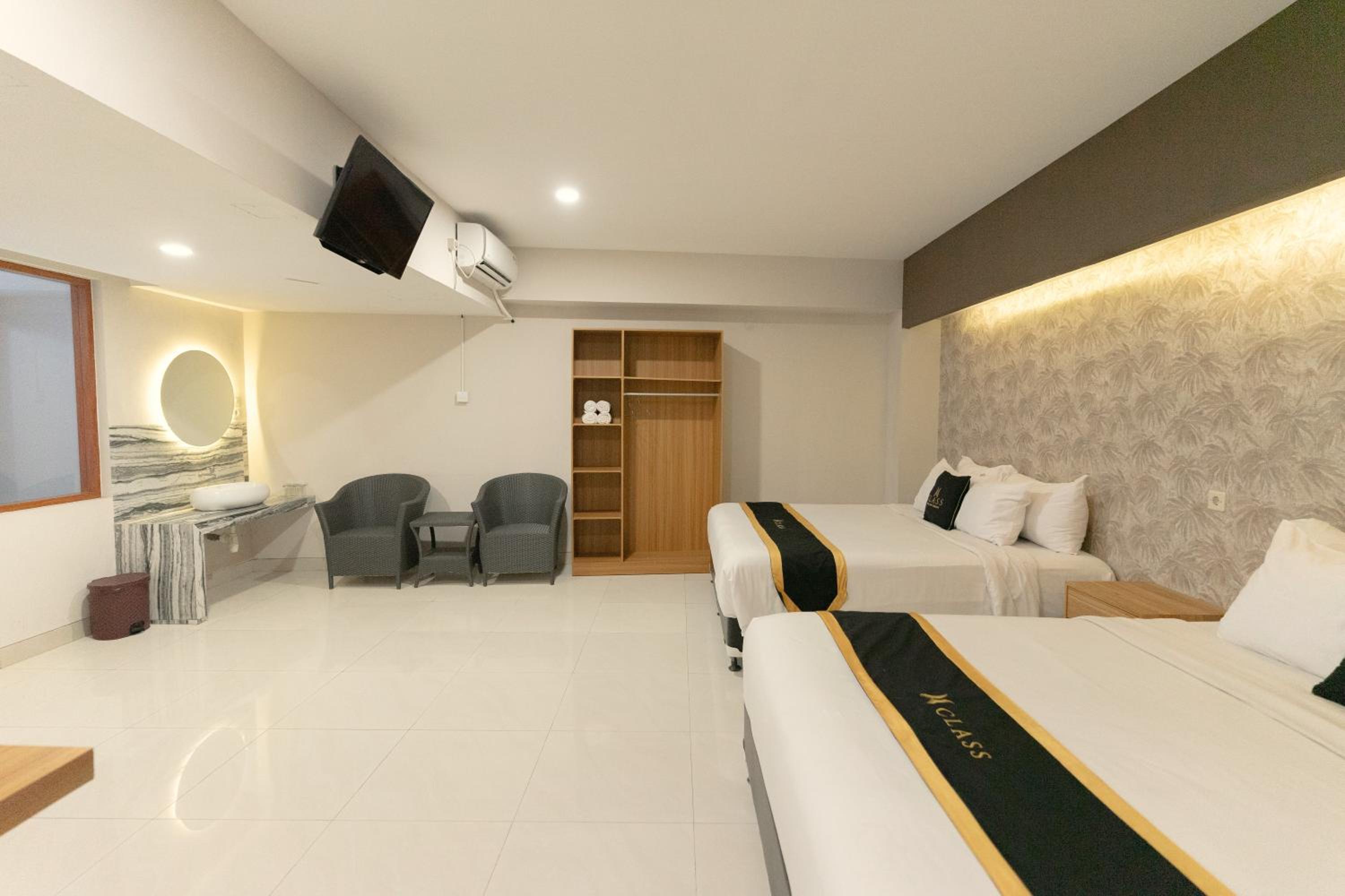 Family Room photo 2