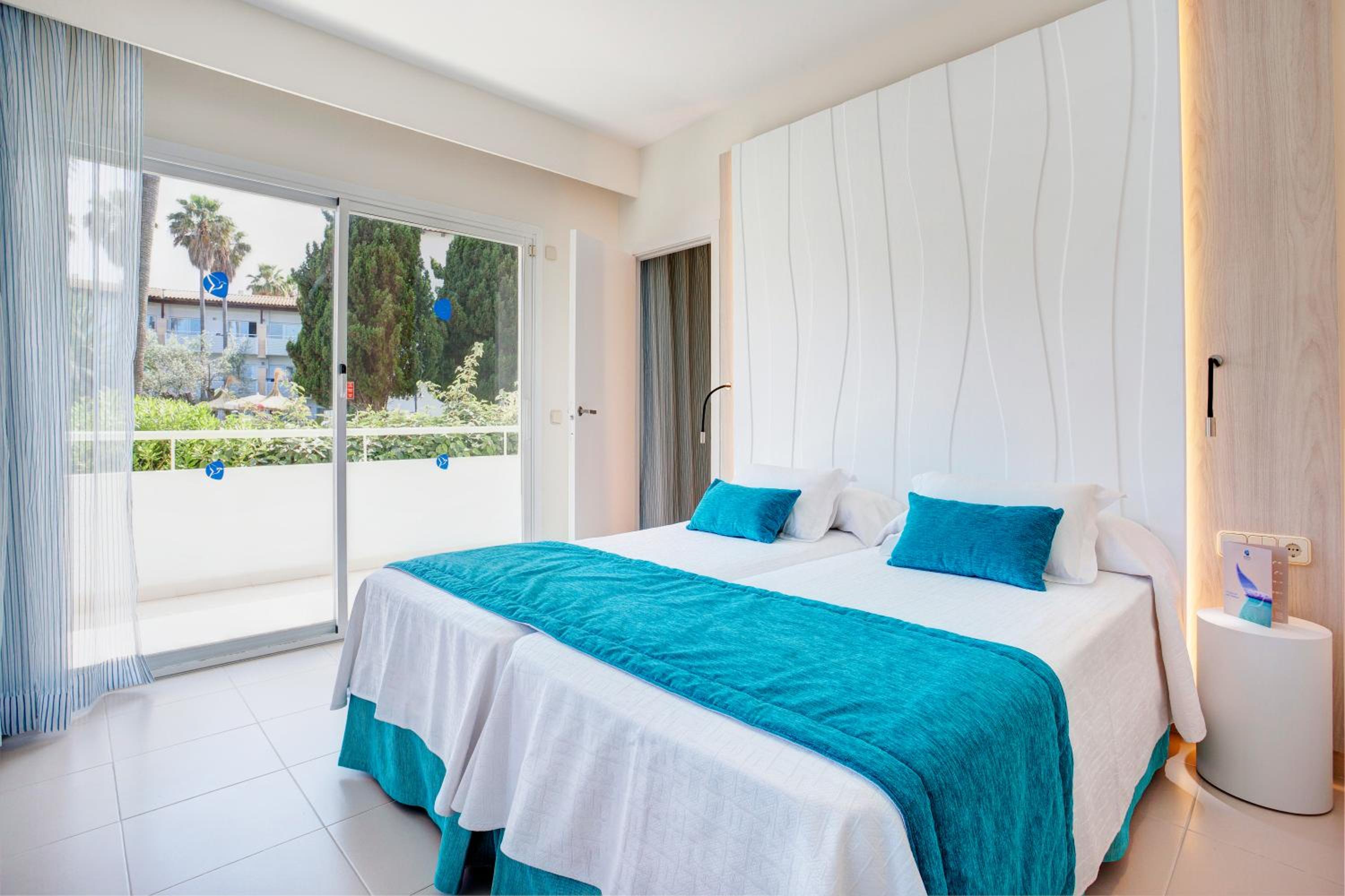 One-Bedroom Apartment with Side Sea View (2 Adultos + 1 Child) One-Bedroom Apartment with Side Sea View (2 Adultos + 1 Child)