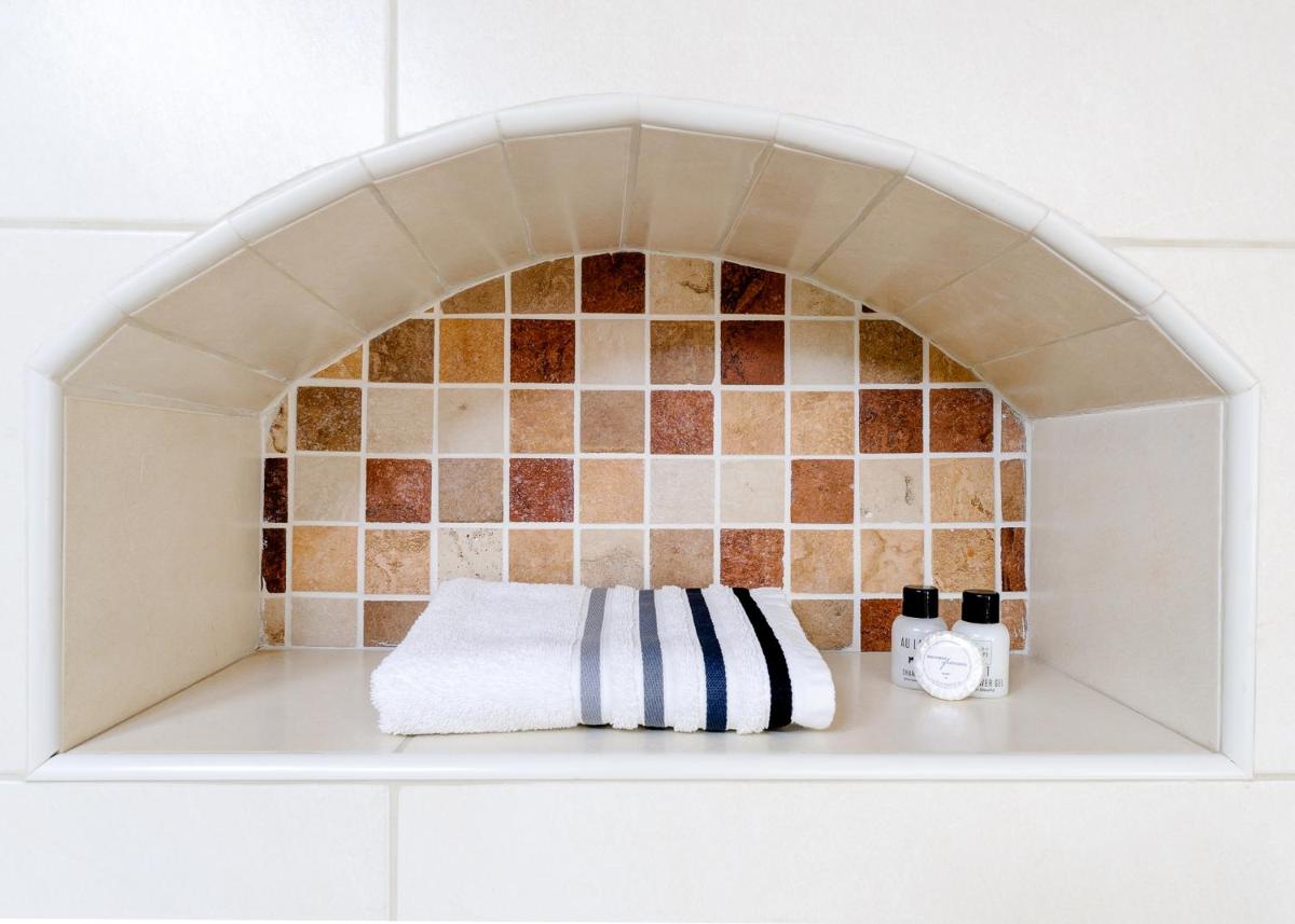 Deluxe Double or Twin Room - Photo 13