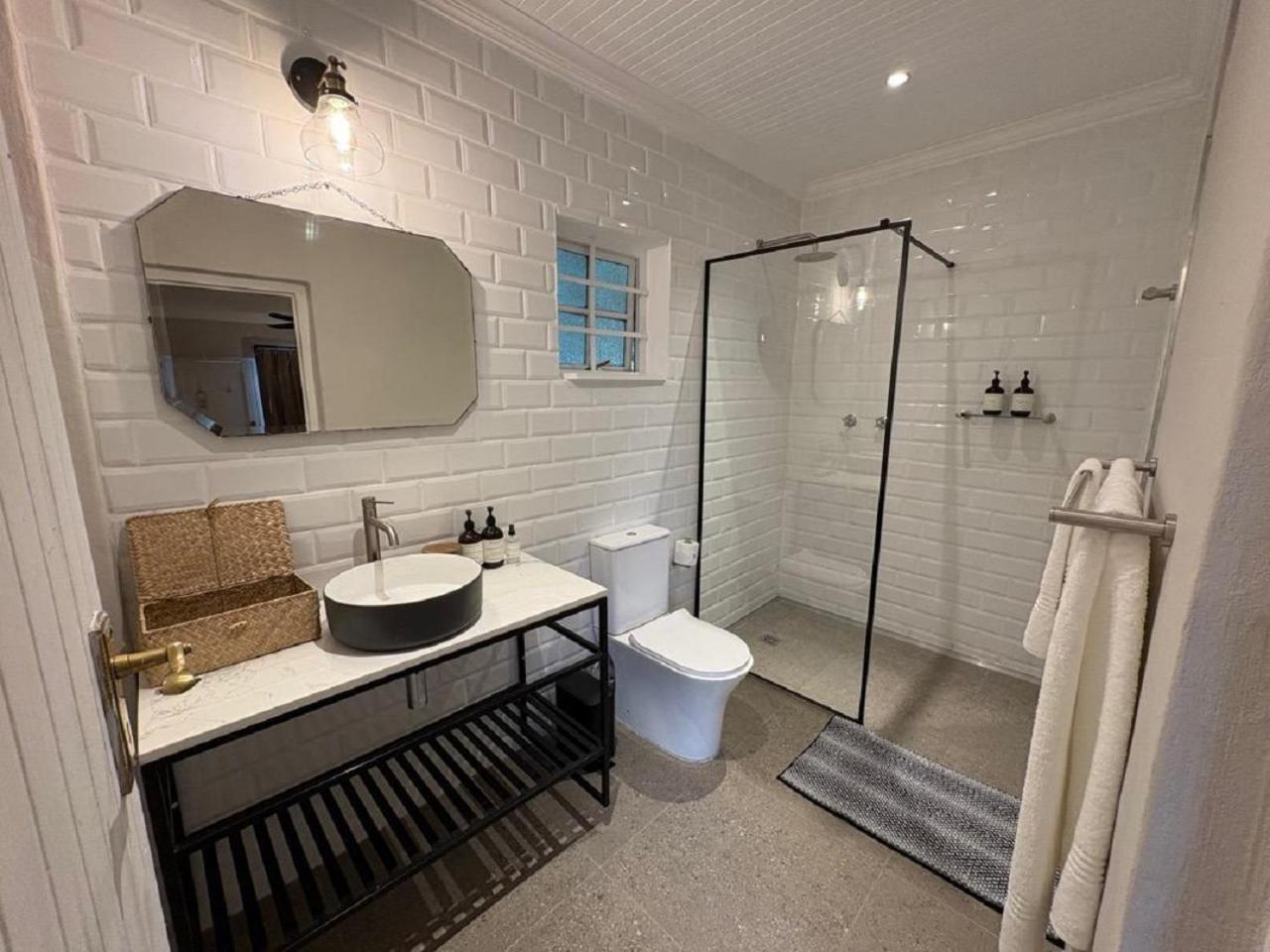 Premium Twin Room - Photo 4