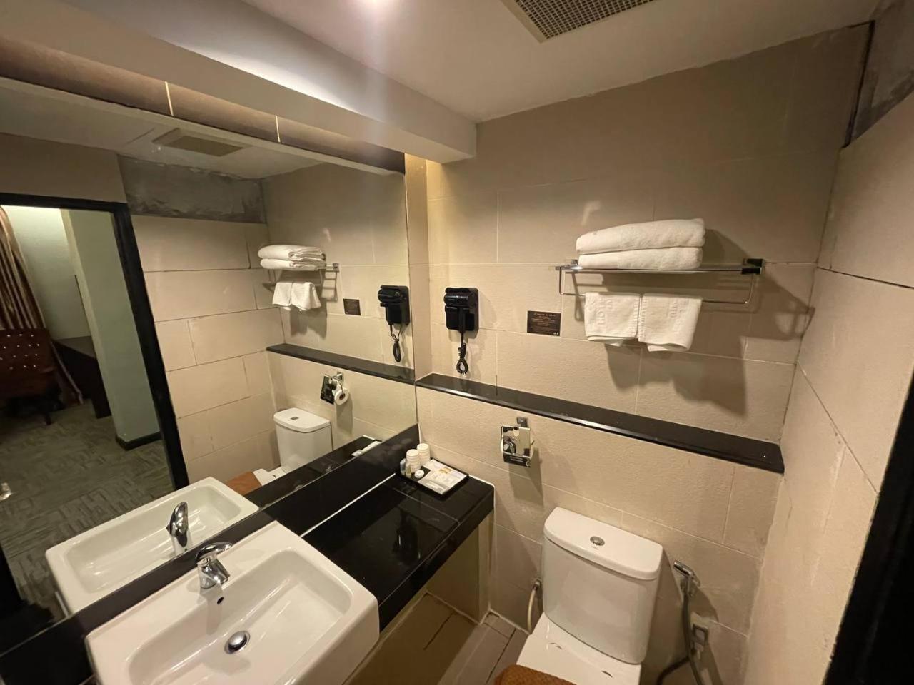 Executive Suite - Photo 3