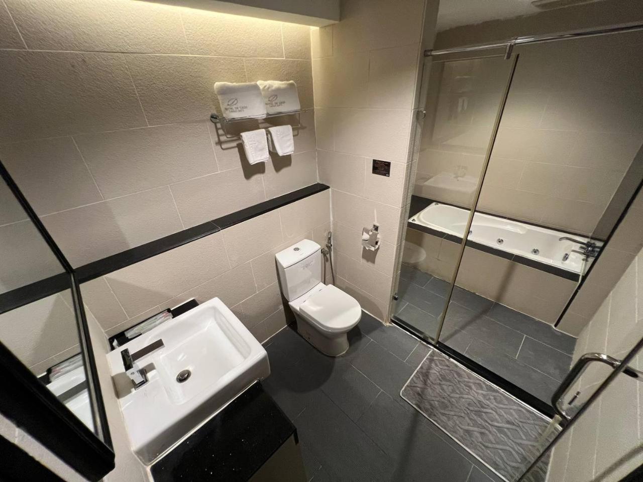 Deluxe King Suite