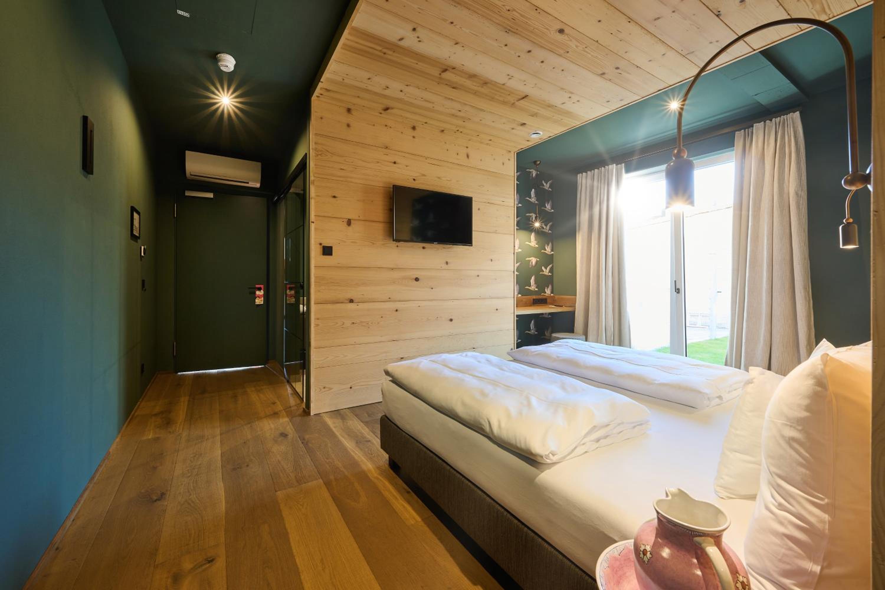 Deluxe Room - Photo 3