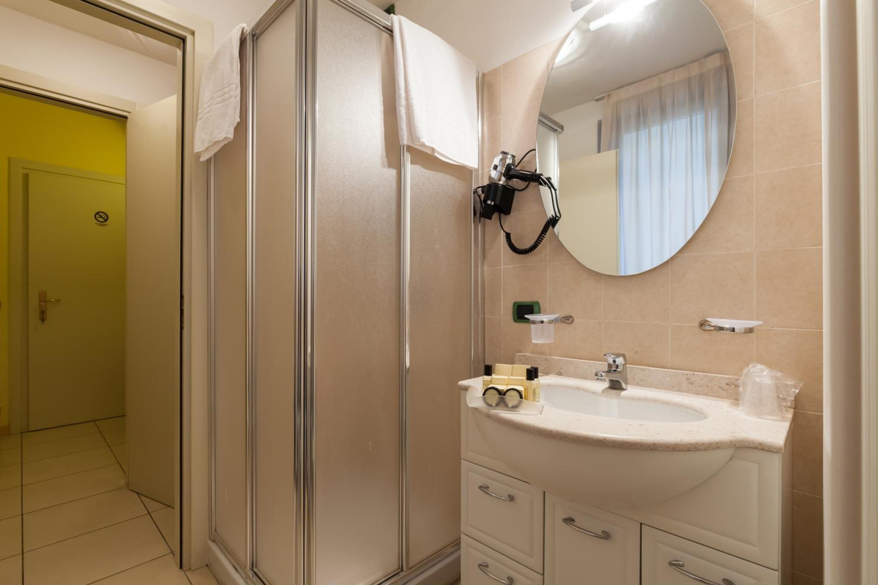 Triple Room - Photo 9