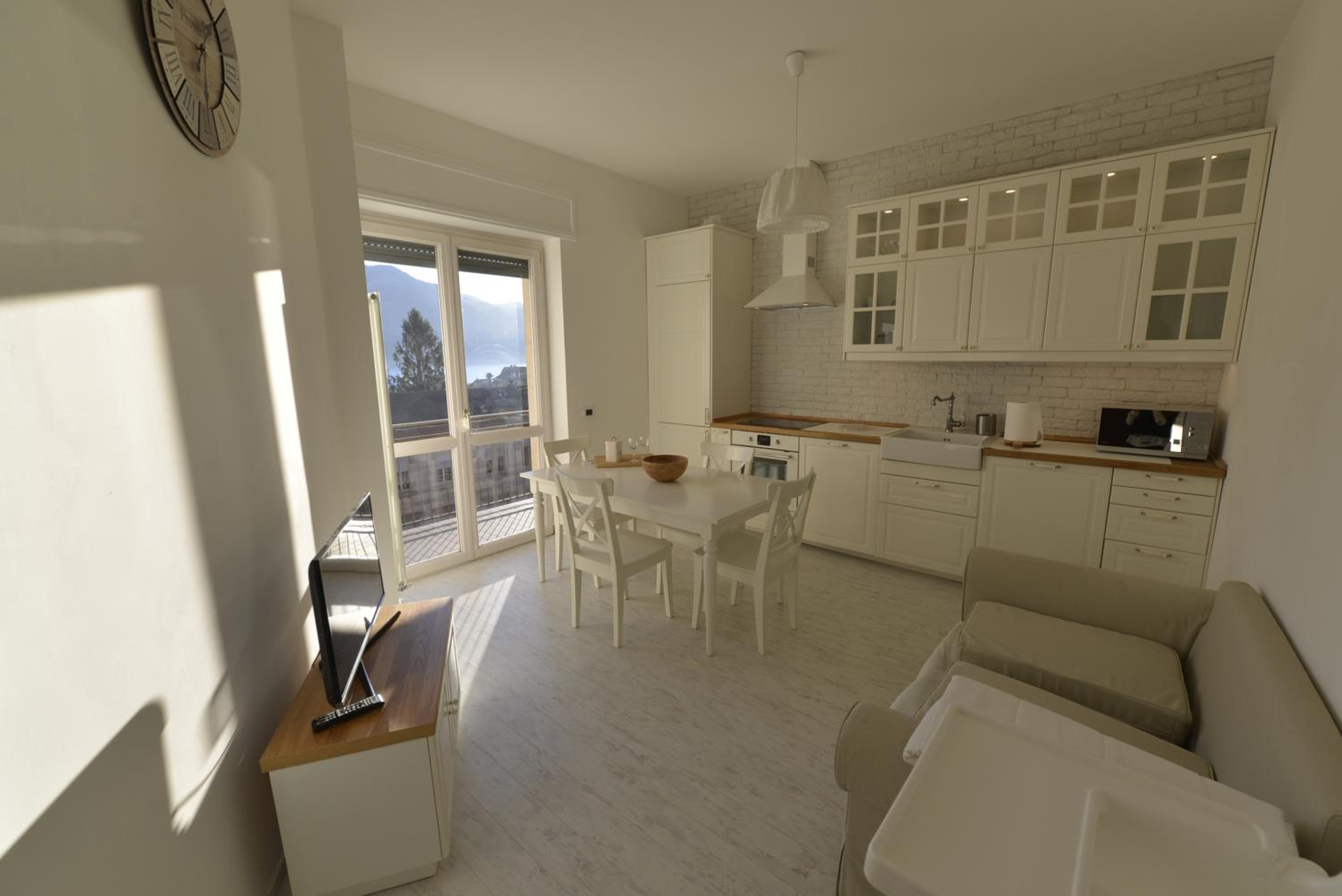 Apartment with Lake View photo 3